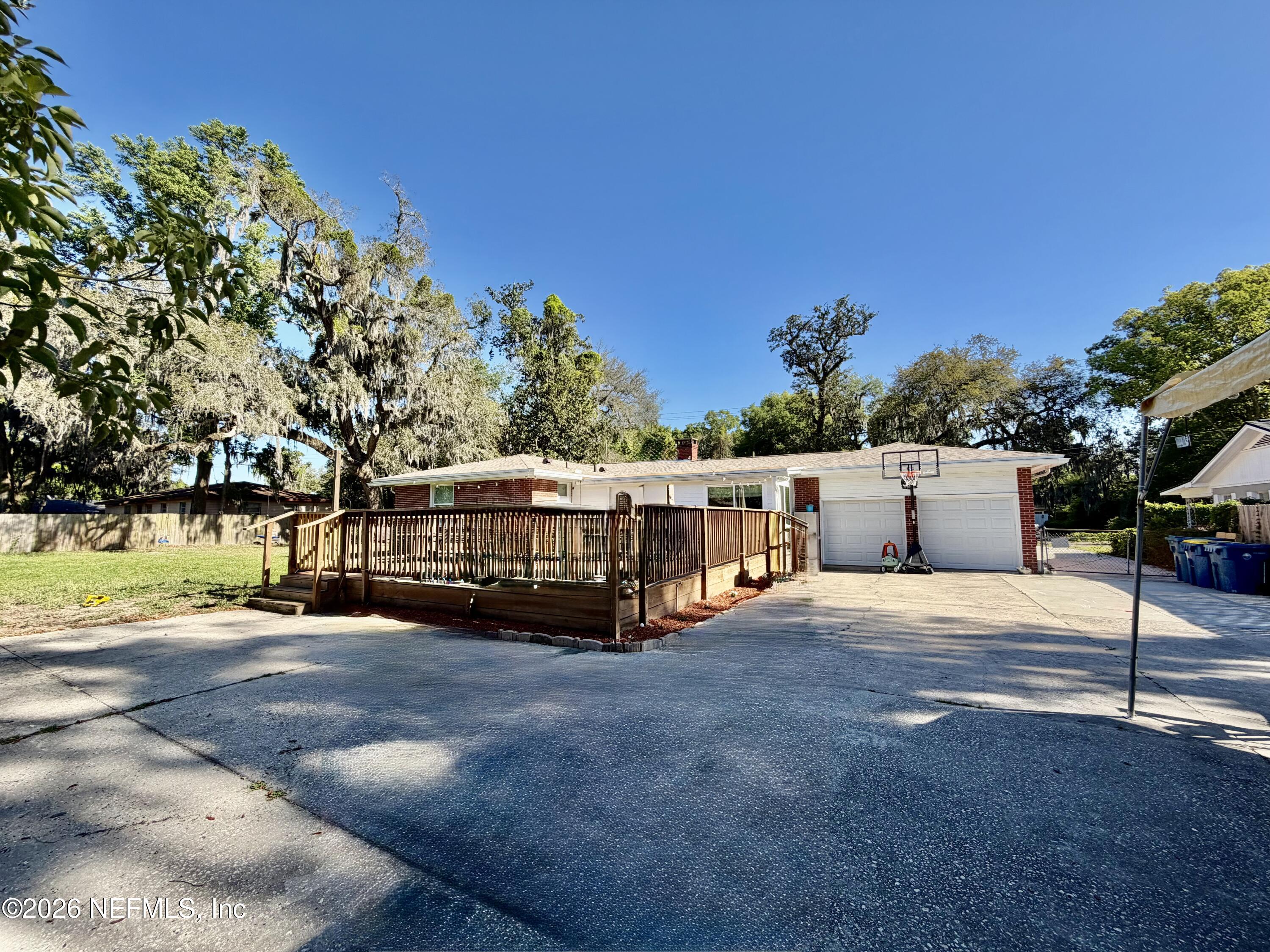 351 UNIVERSITY Boulevard N