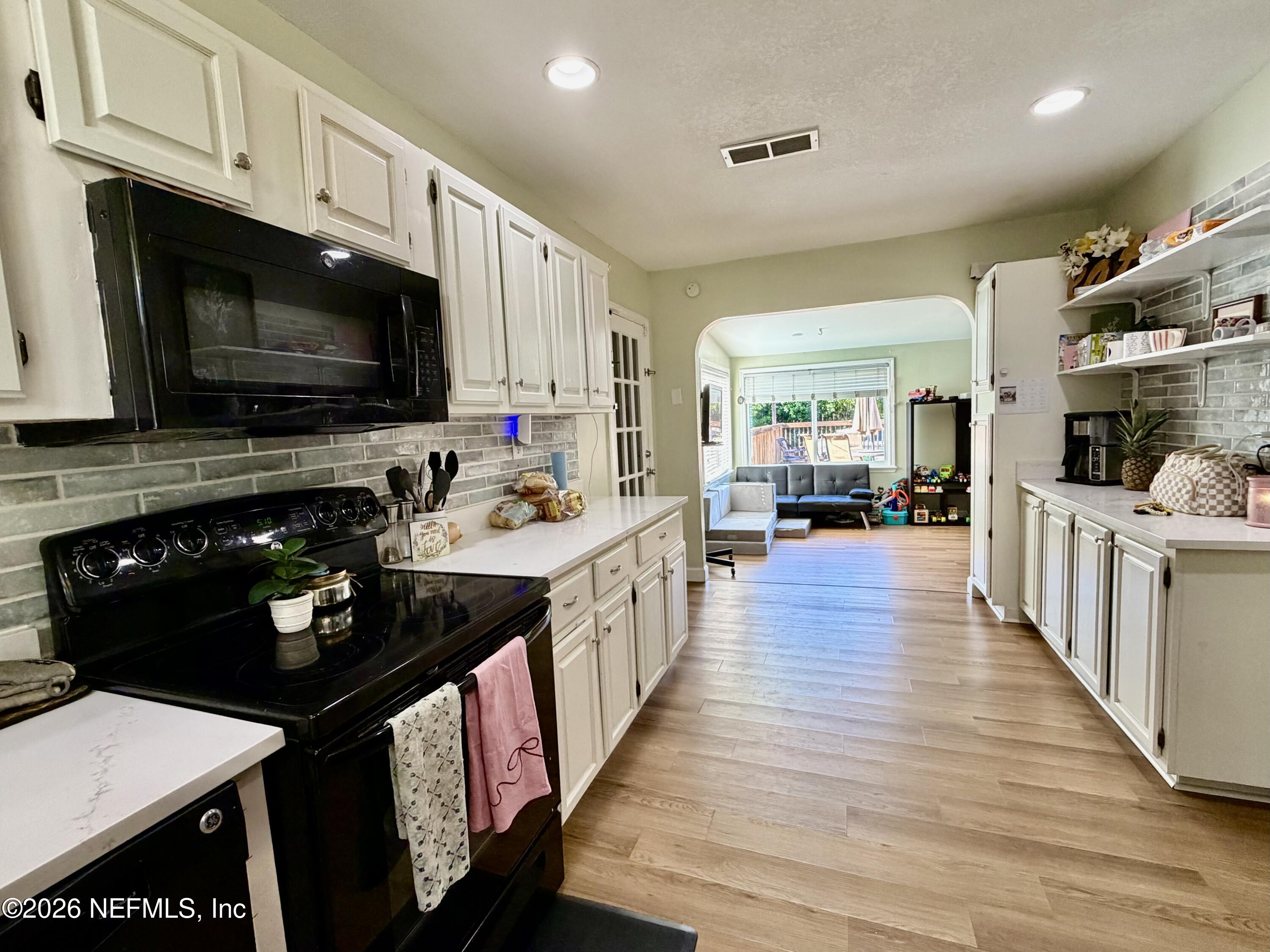 351 UNIVERSITY Boulevard N