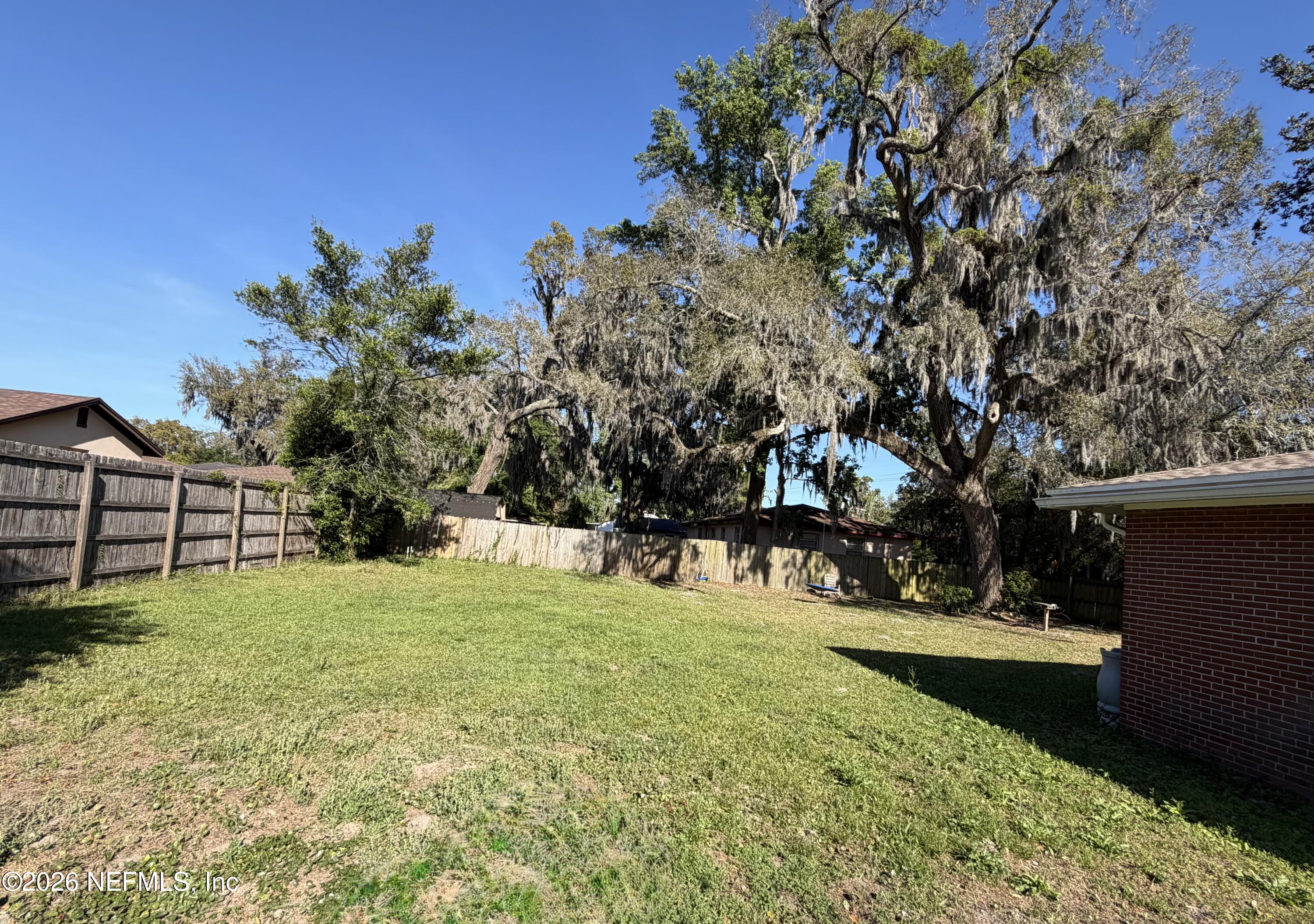351 UNIVERSITY Boulevard N