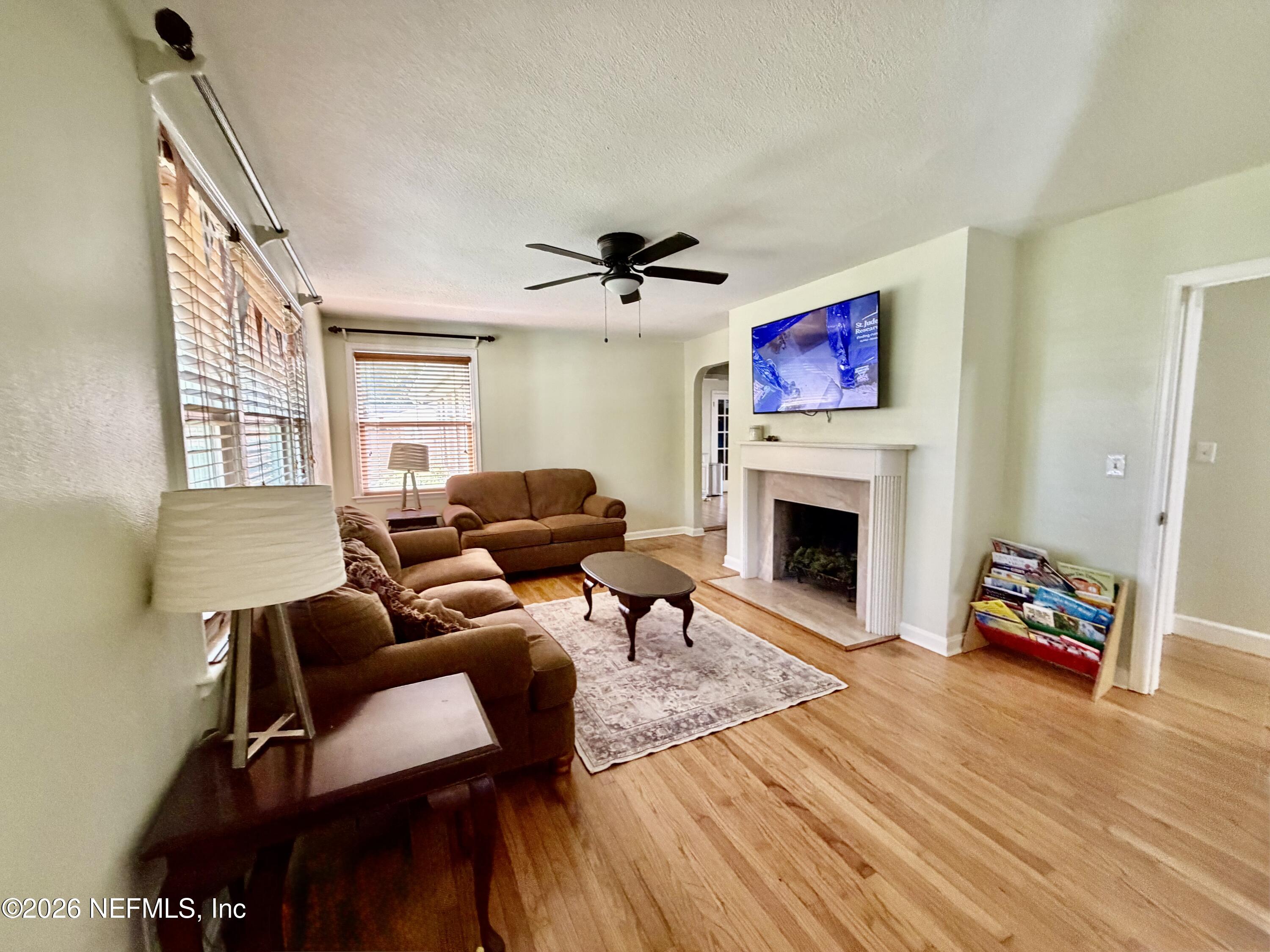 351 UNIVERSITY Boulevard N