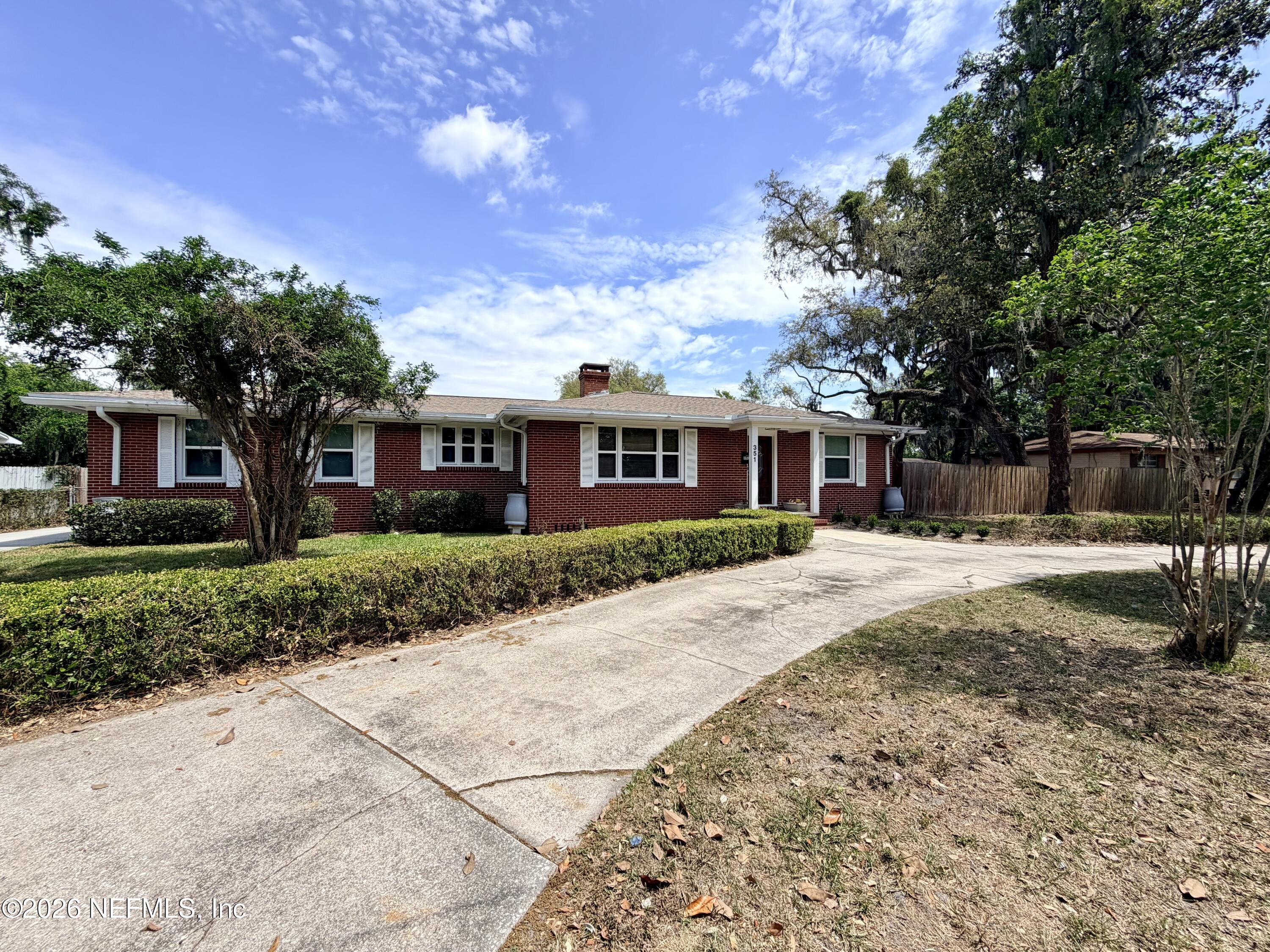 351 UNIVERSITY Boulevard N