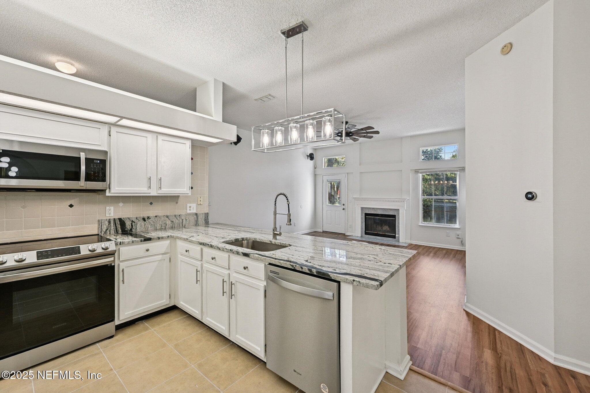 208 HONEYSUCKLE Way, St. Johns
