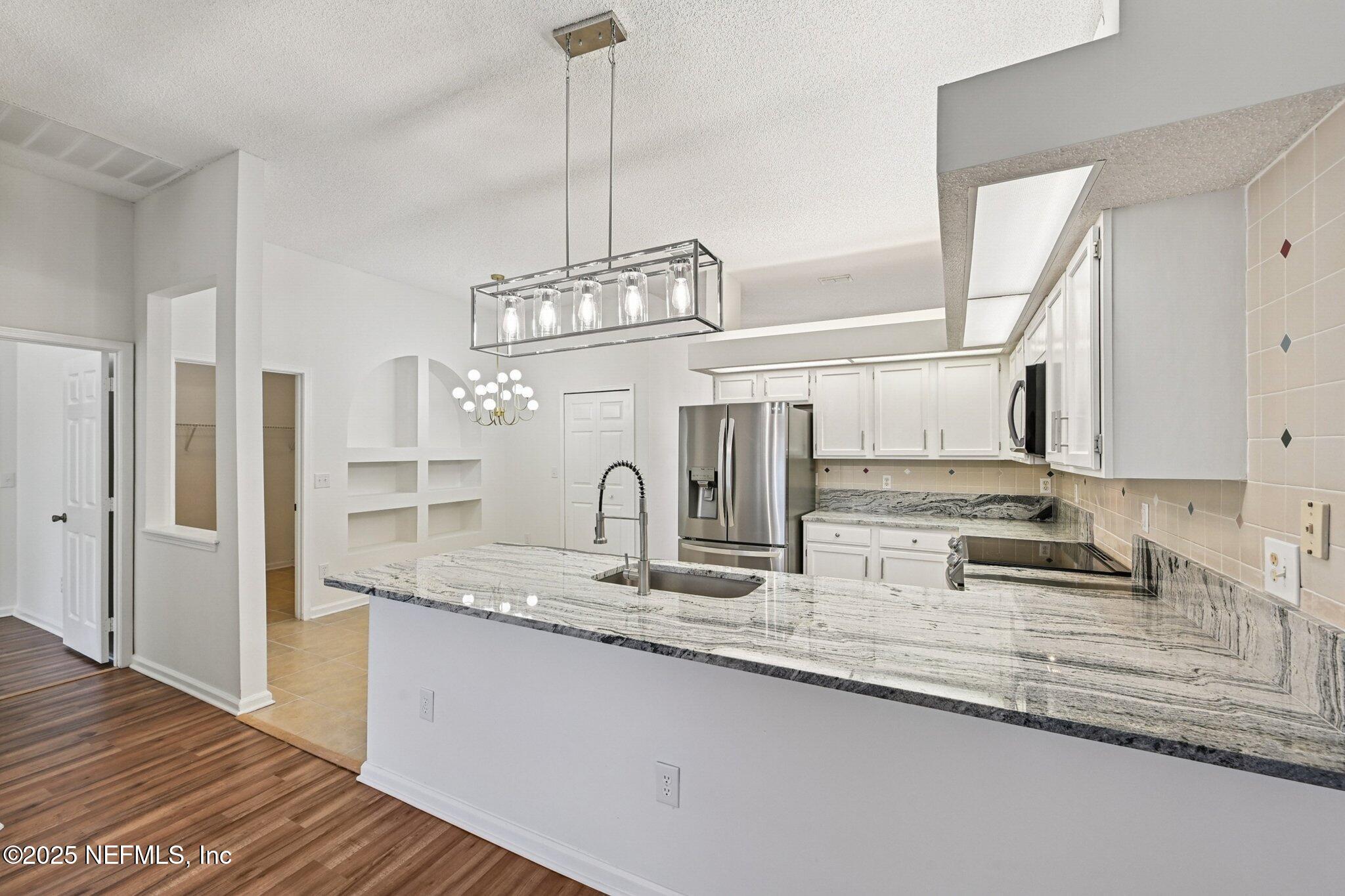 208 HONEYSUCKLE Way, St. Johns