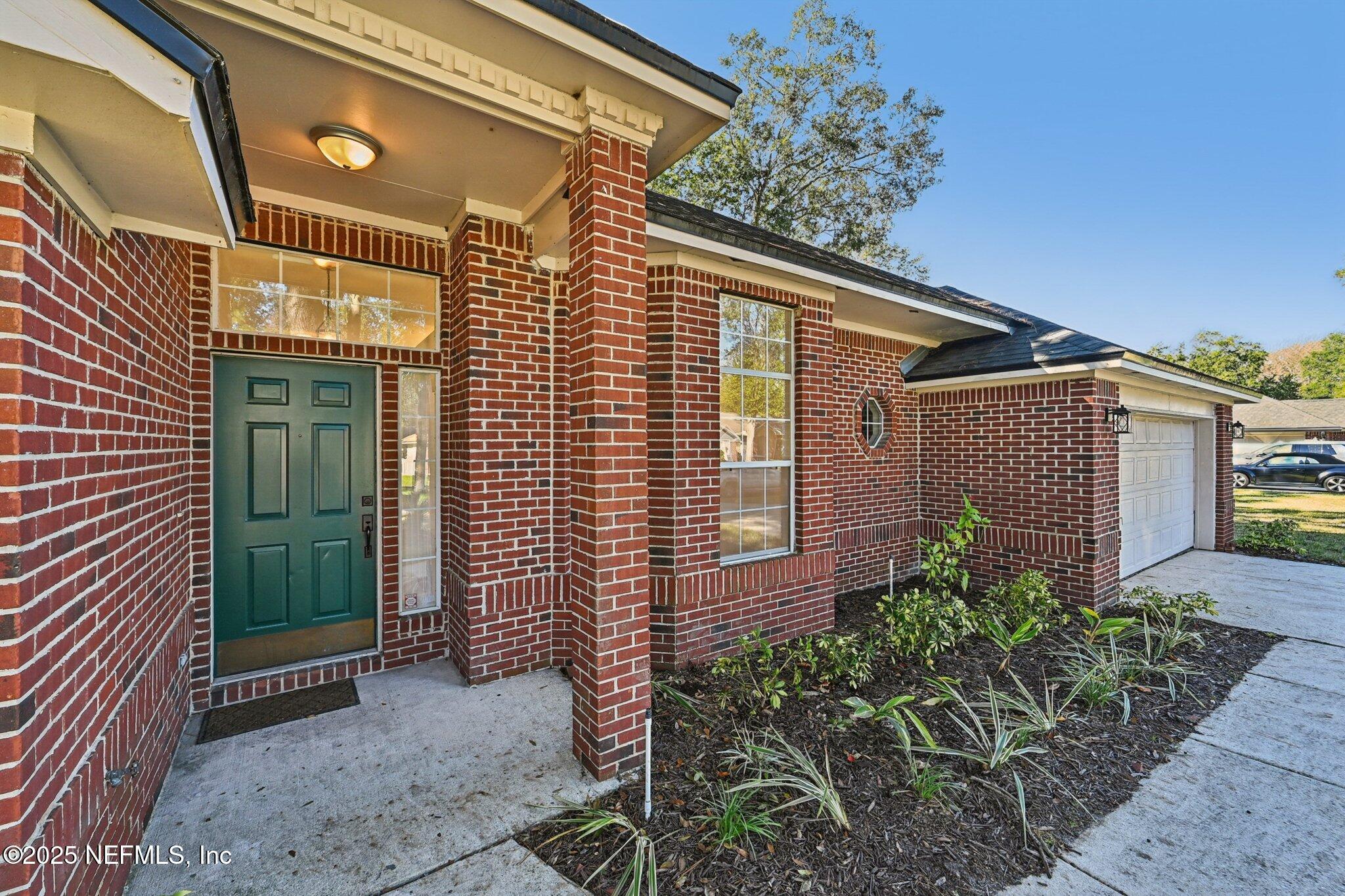 208 HONEYSUCKLE Way, St. Johns
