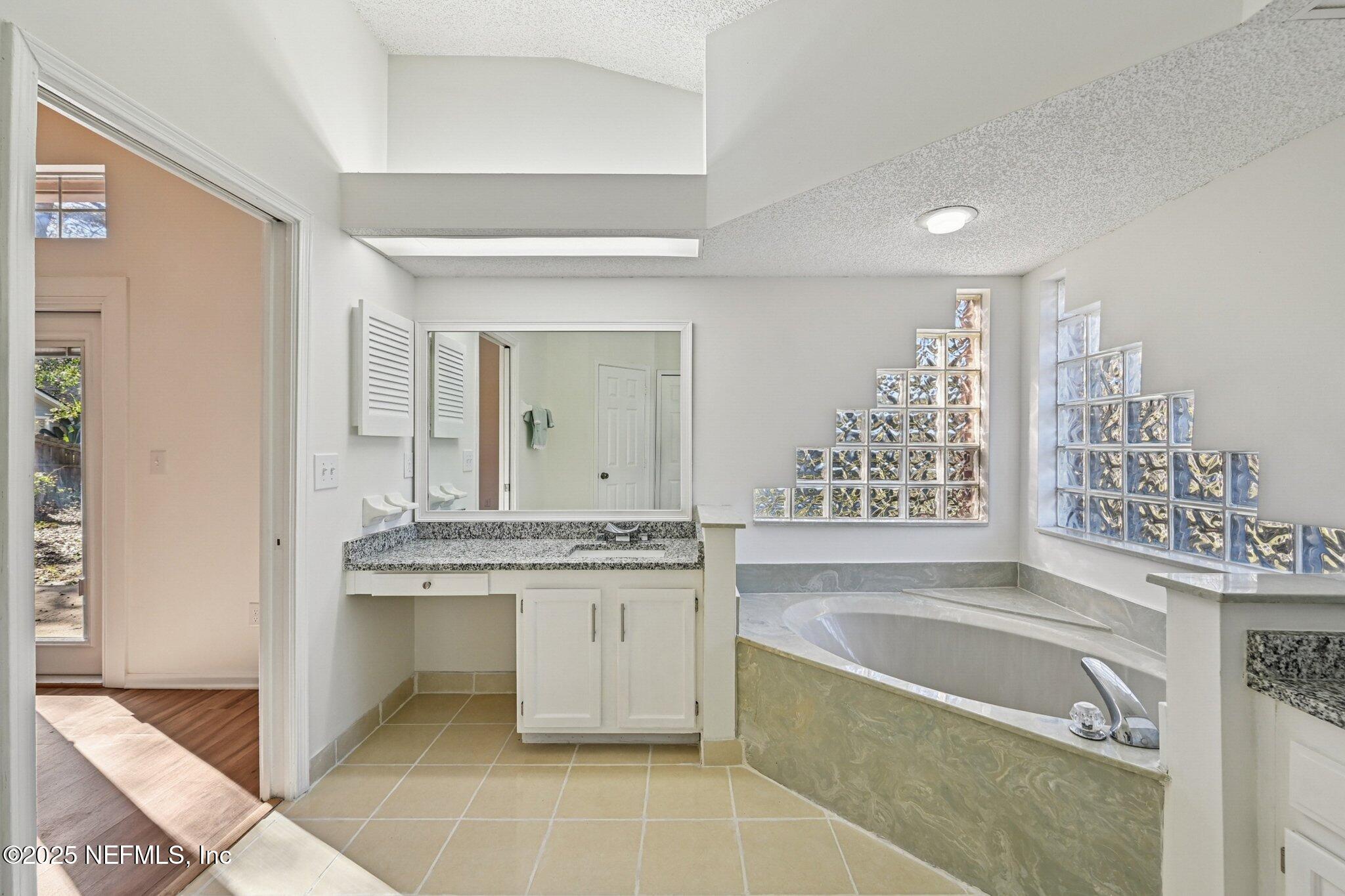 208 HONEYSUCKLE Way, St. Johns