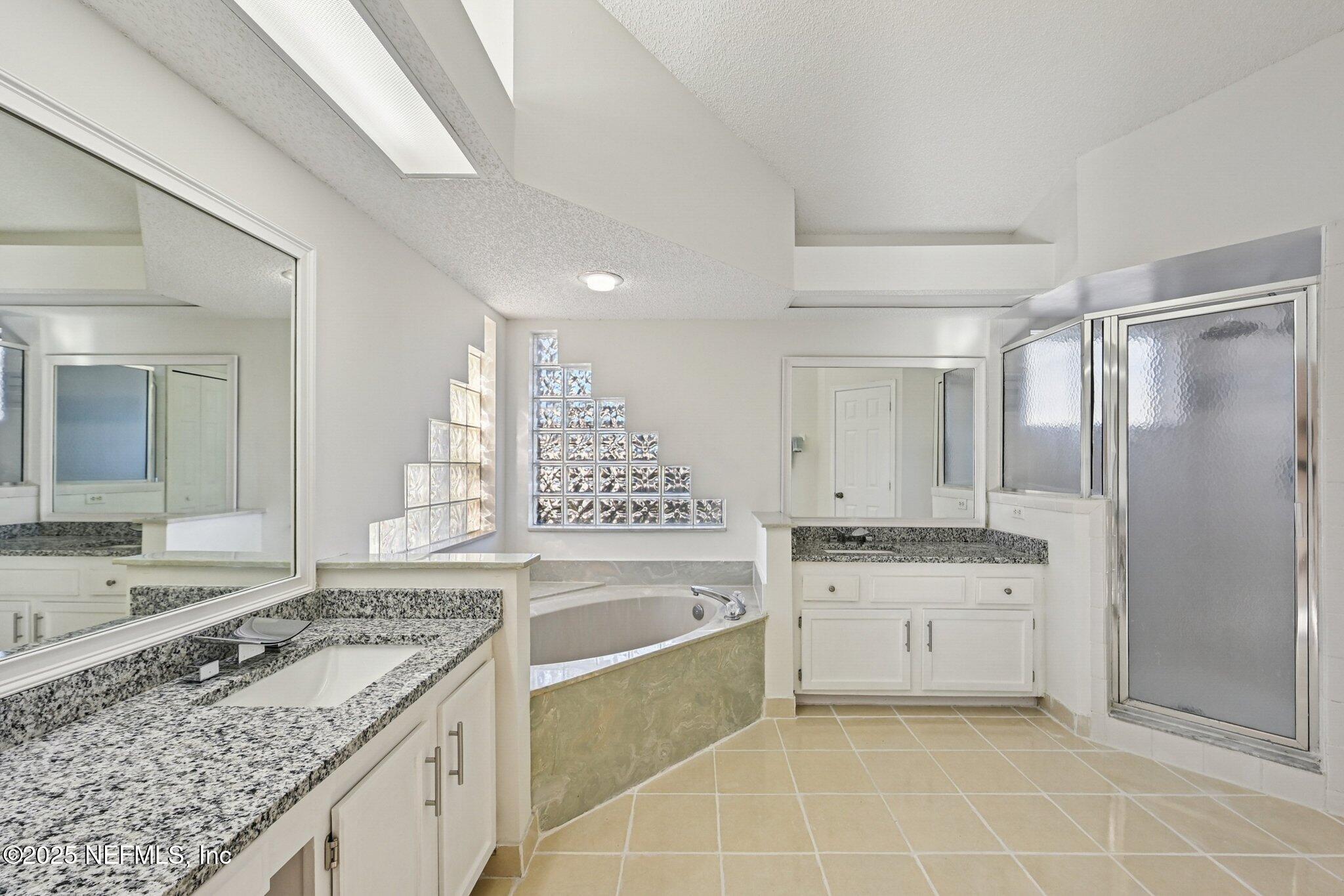 208 HONEYSUCKLE Way, St. Johns