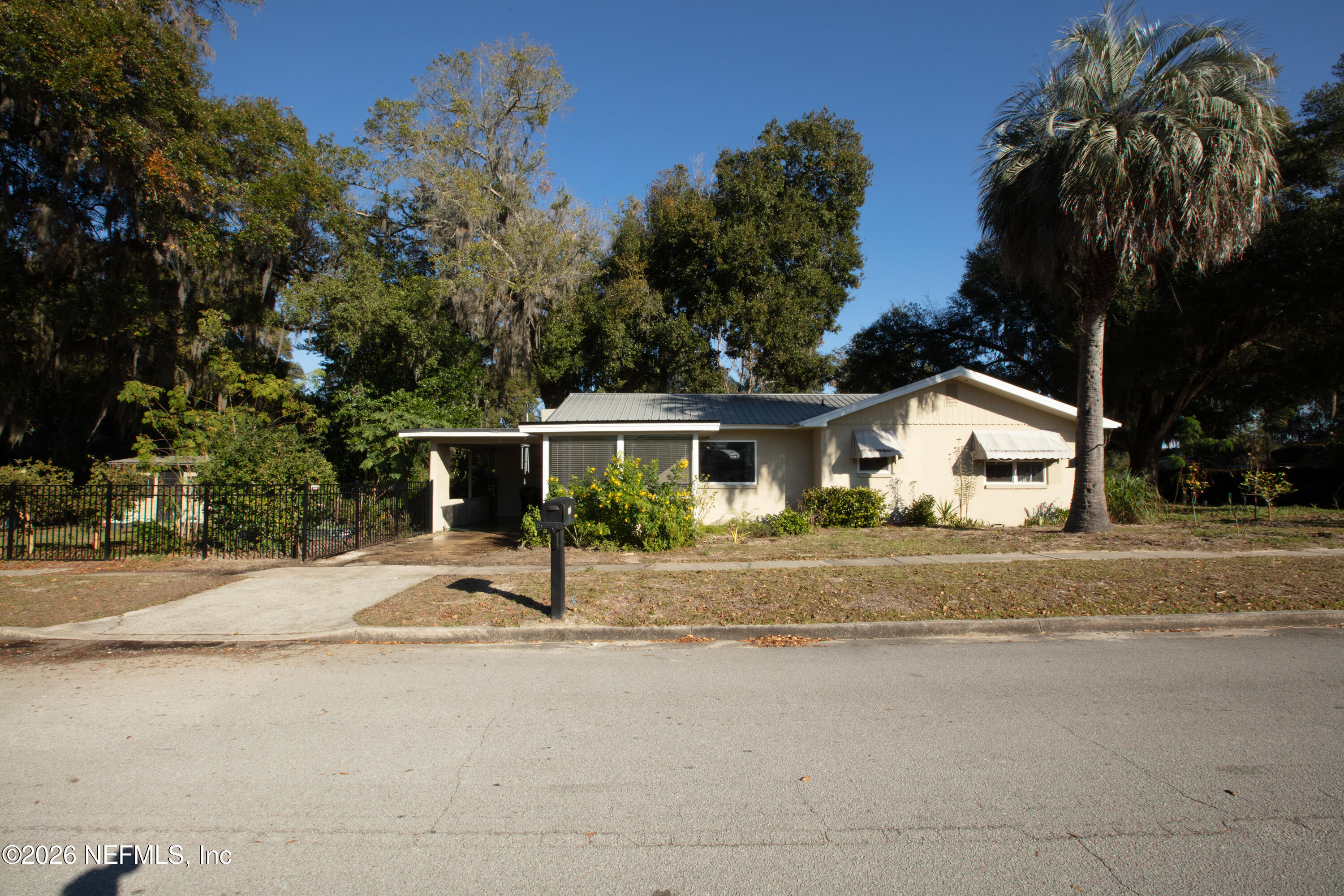 465 SE PALMETTO Avenue