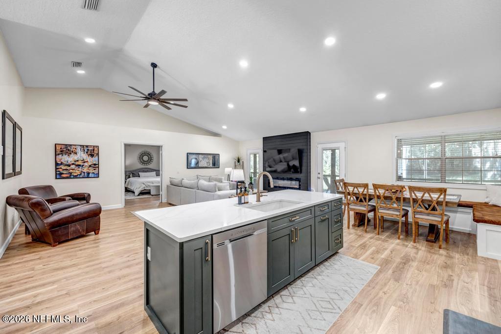 1929 VILLAGE TRAIL Way