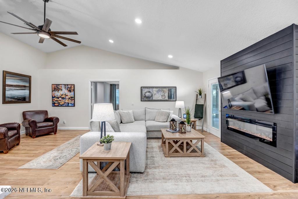 1929 VILLAGE TRAIL Way