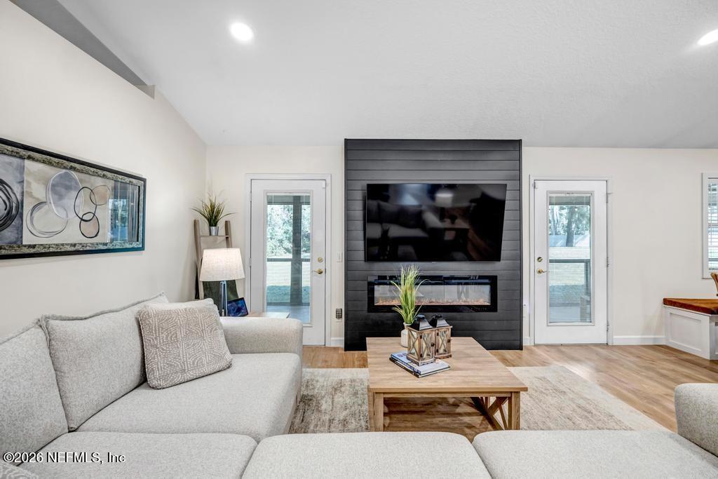 1929 VILLAGE TRAIL Way