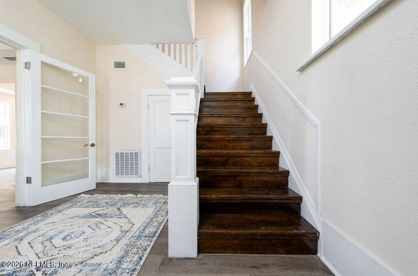340 W 6TH Street