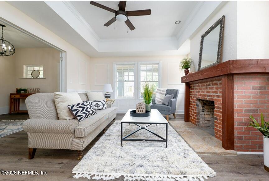 340 W 6TH Street