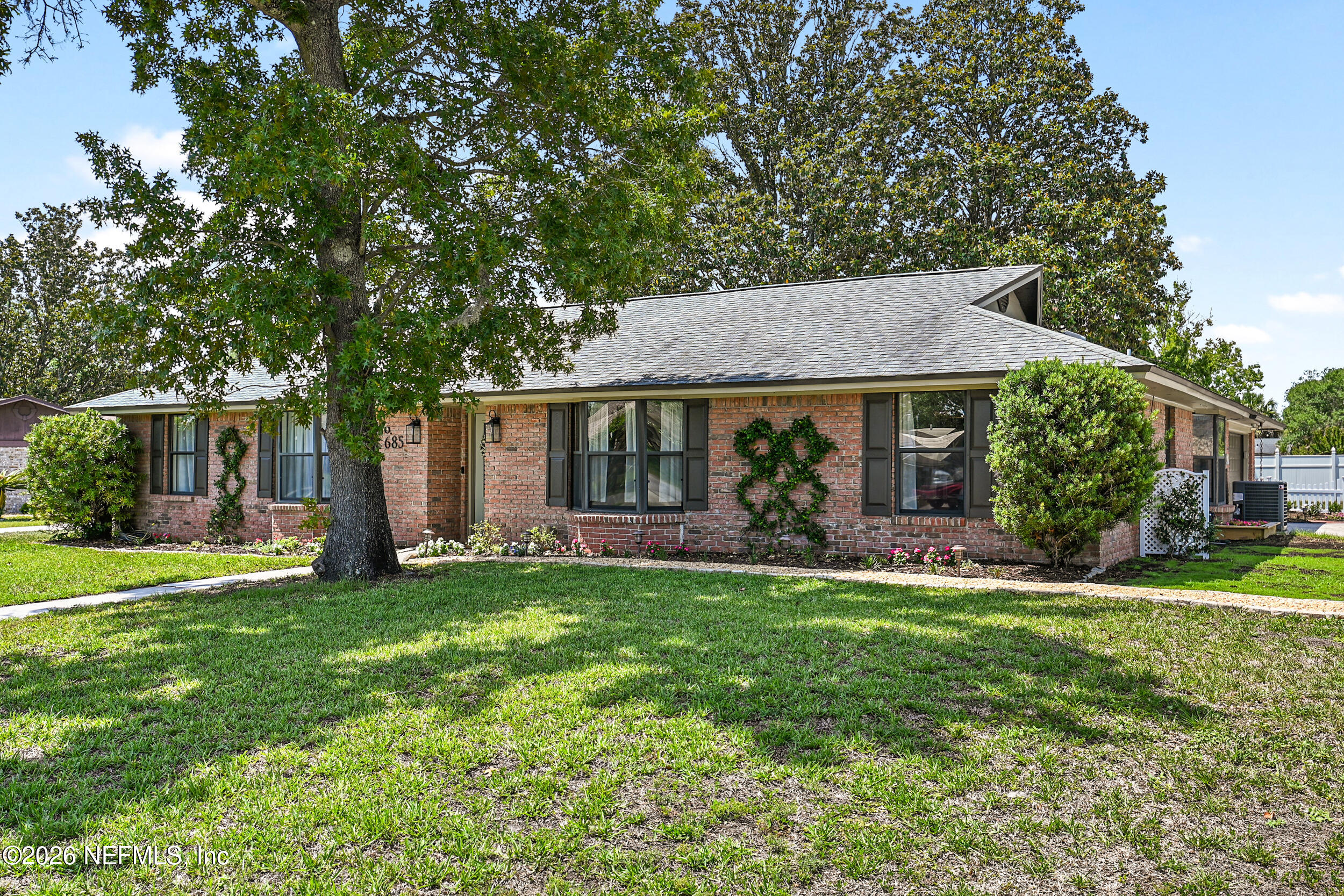 685 TROPICAL Parkway