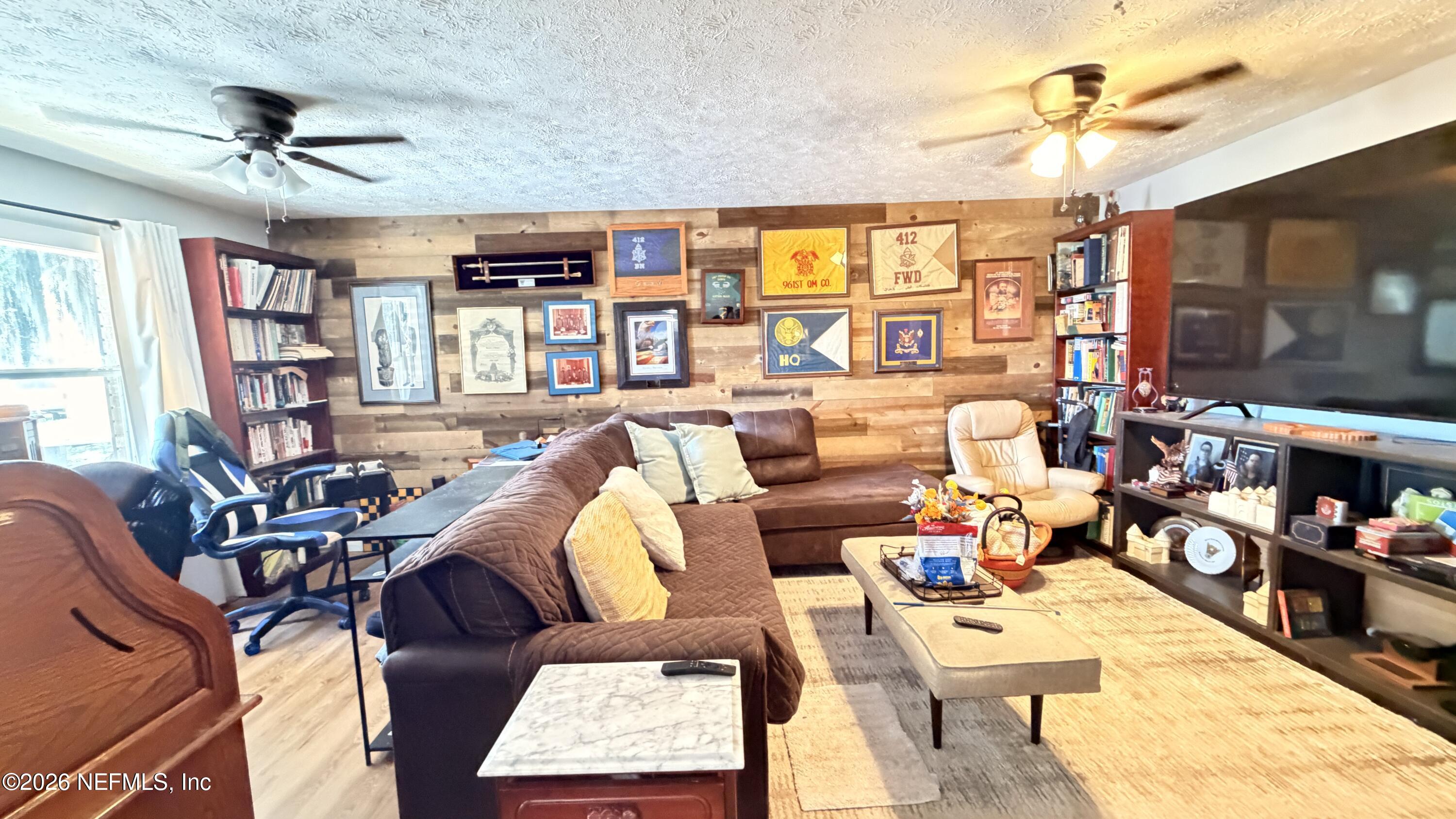 1302 FORT MEADE RD Road