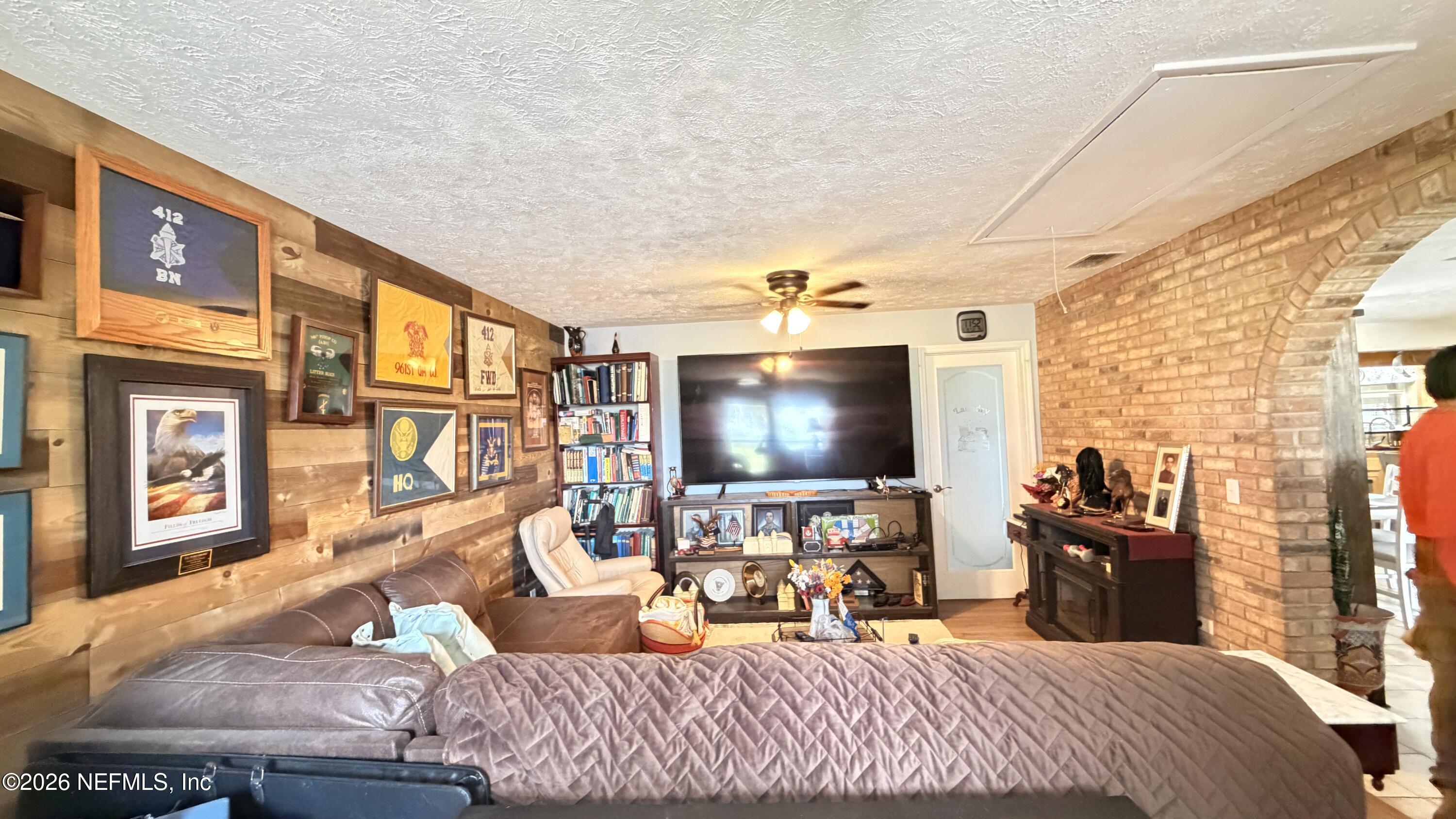 1302 FORT MEADE RD Road