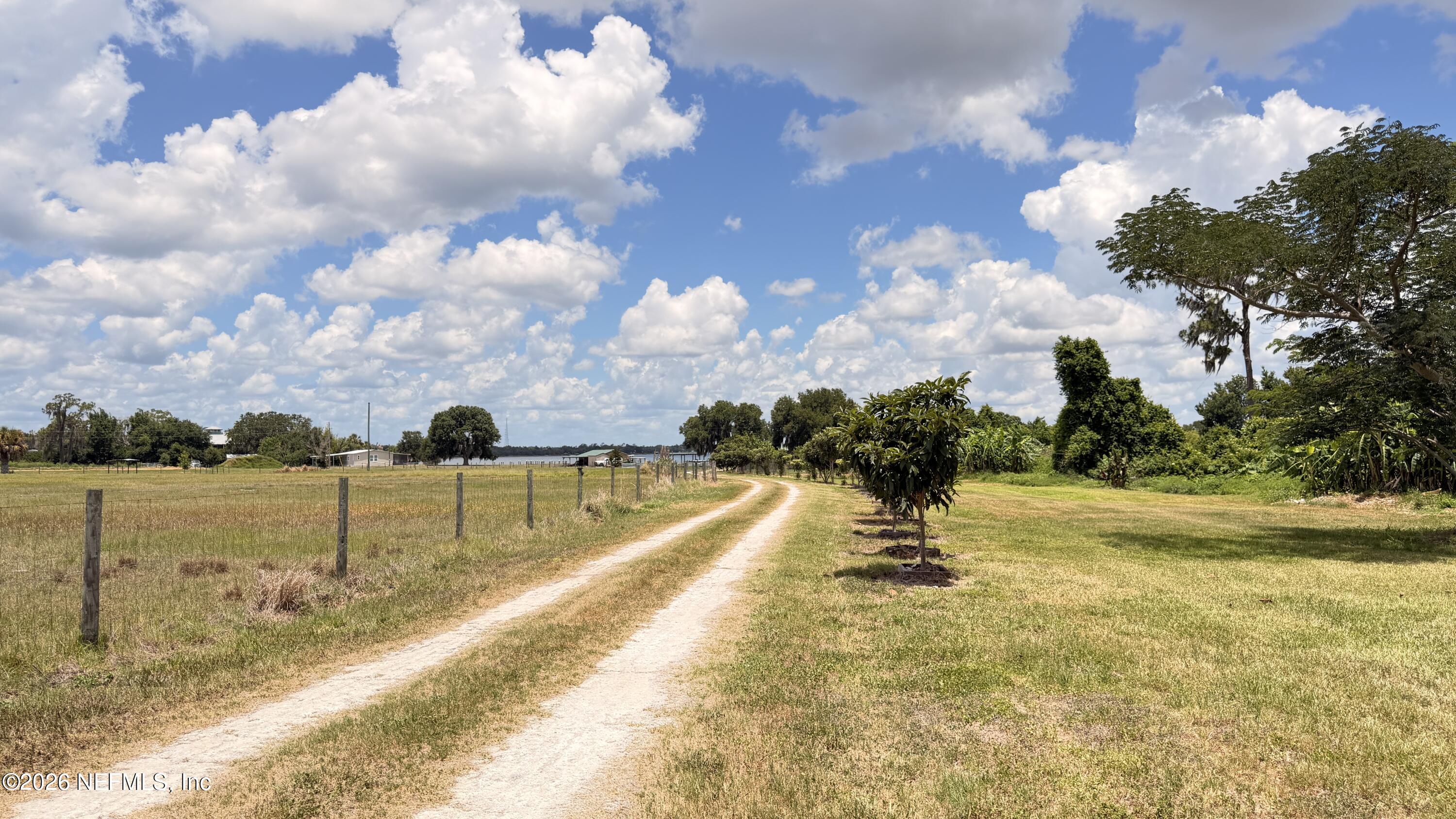 1302 FORT MEADE RD Road
