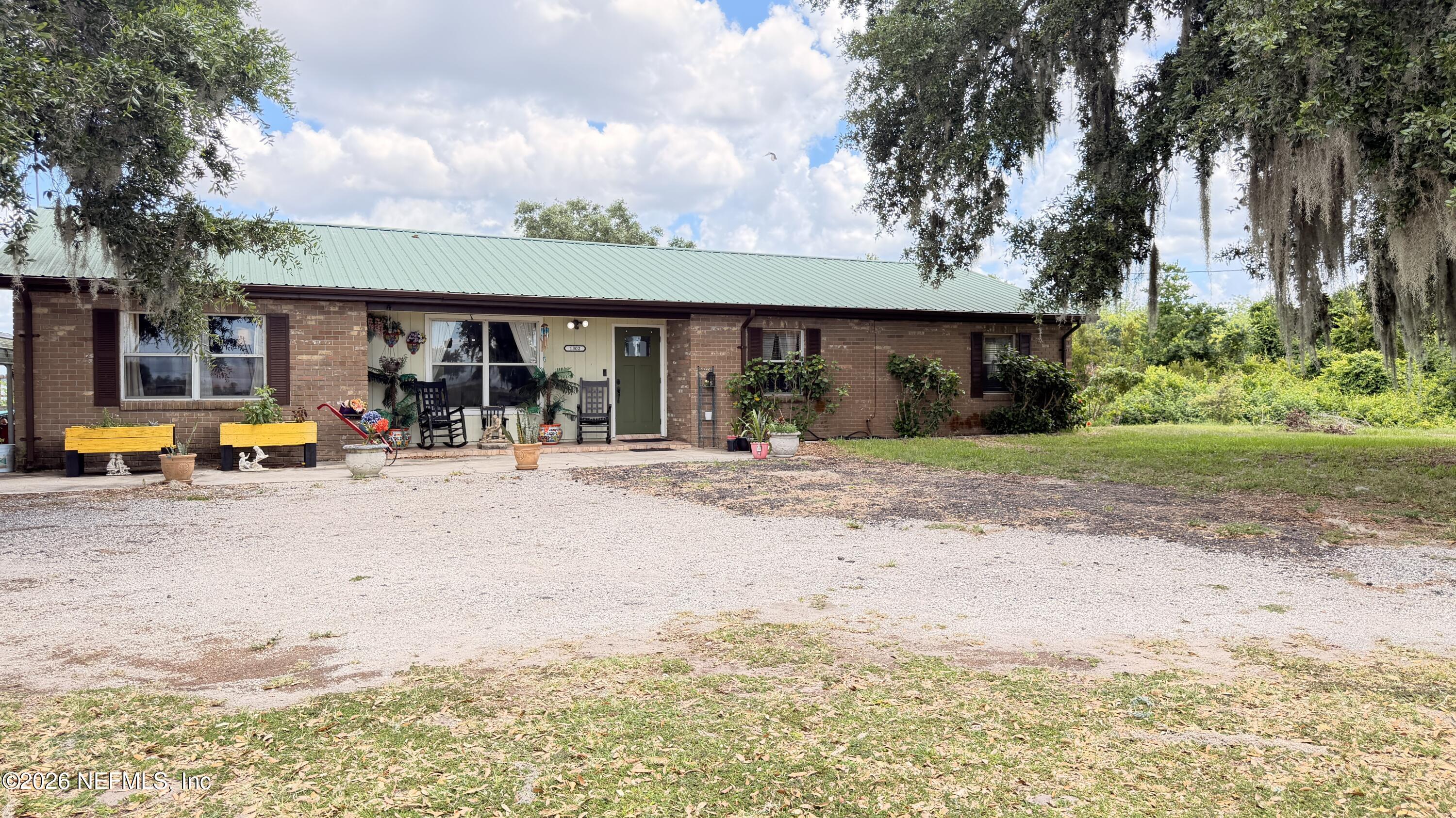 1302 FORT MEADE RD Road