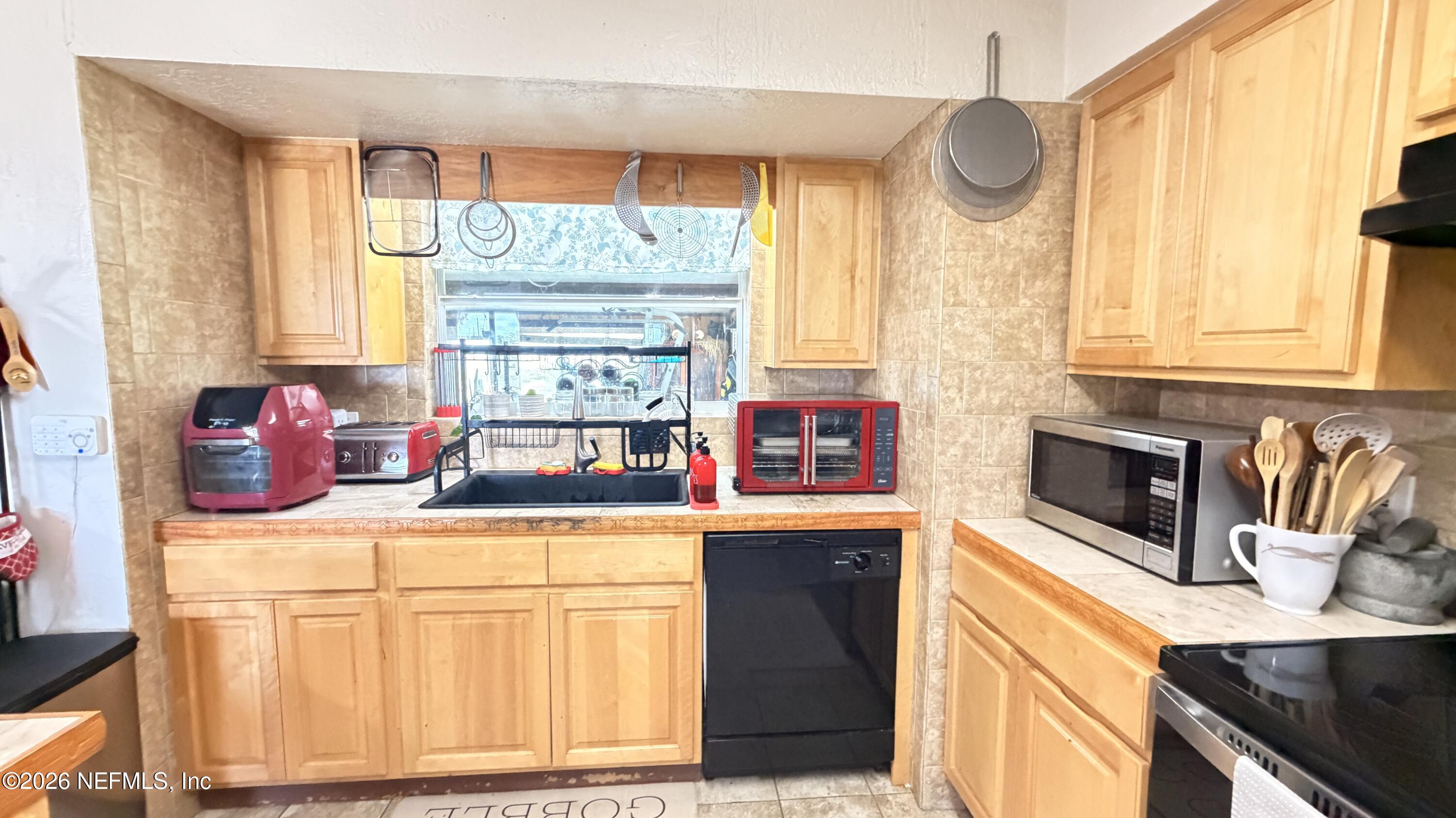 1302 FORT MEADE RD Road