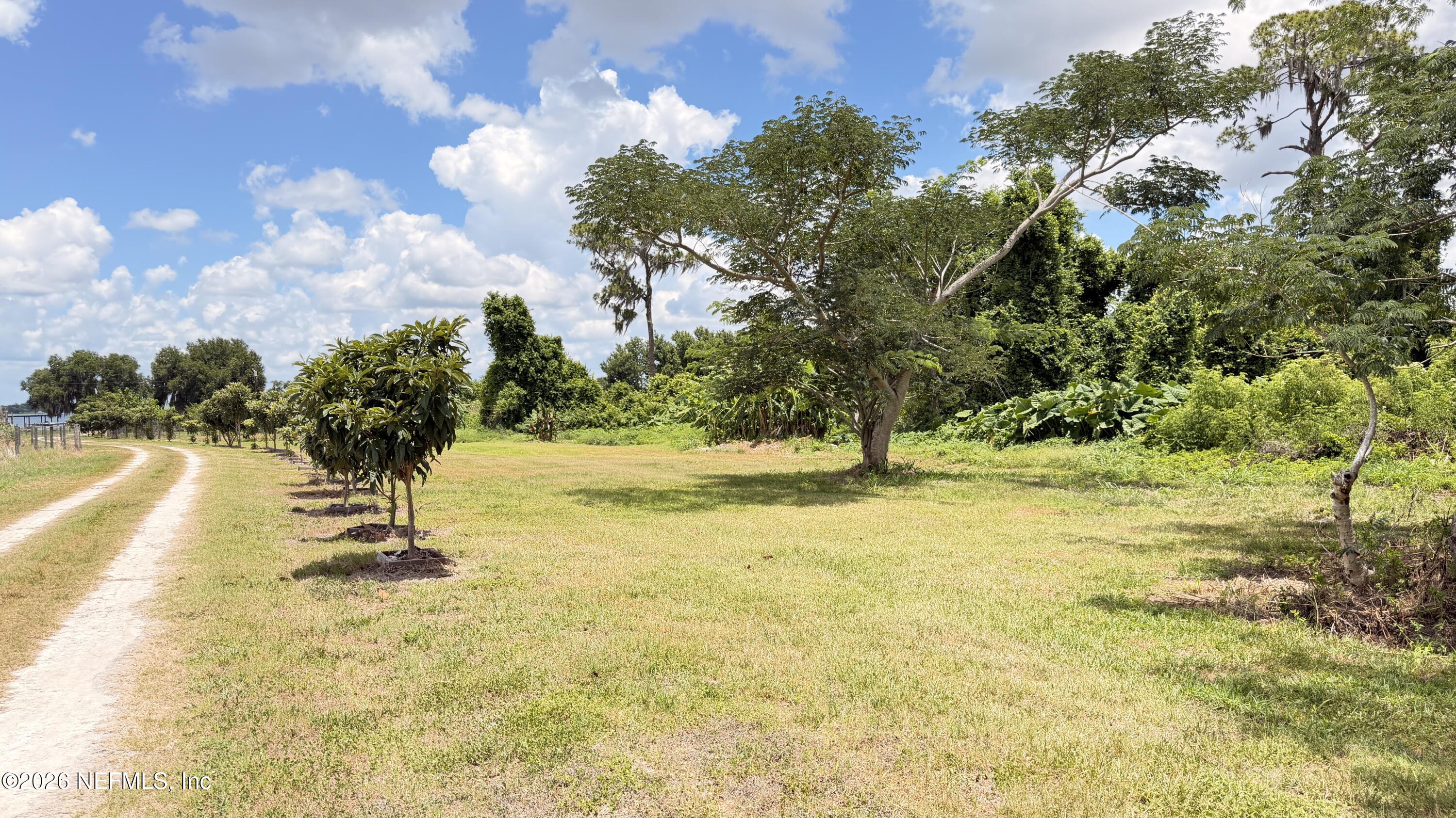 1302 FORT MEADE RD Road