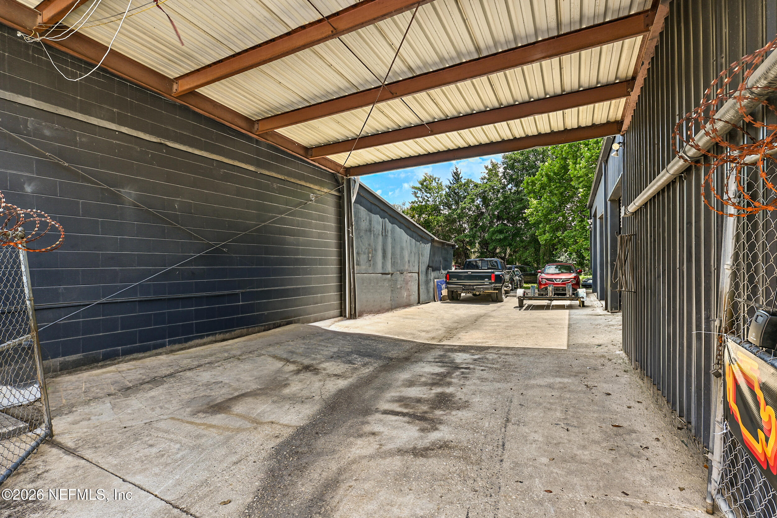 1335 LANE Avenue S