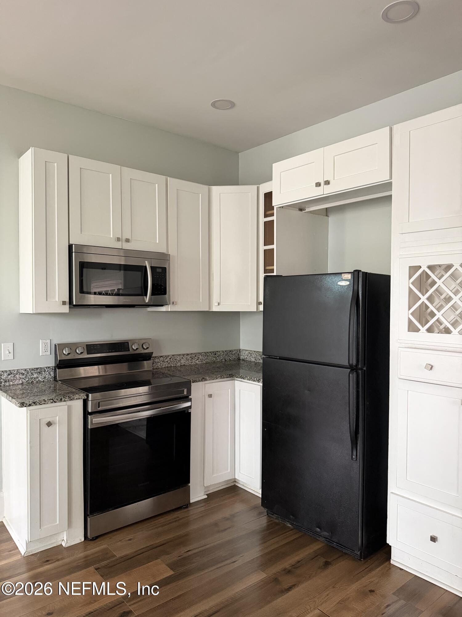 129 E 5TH Street