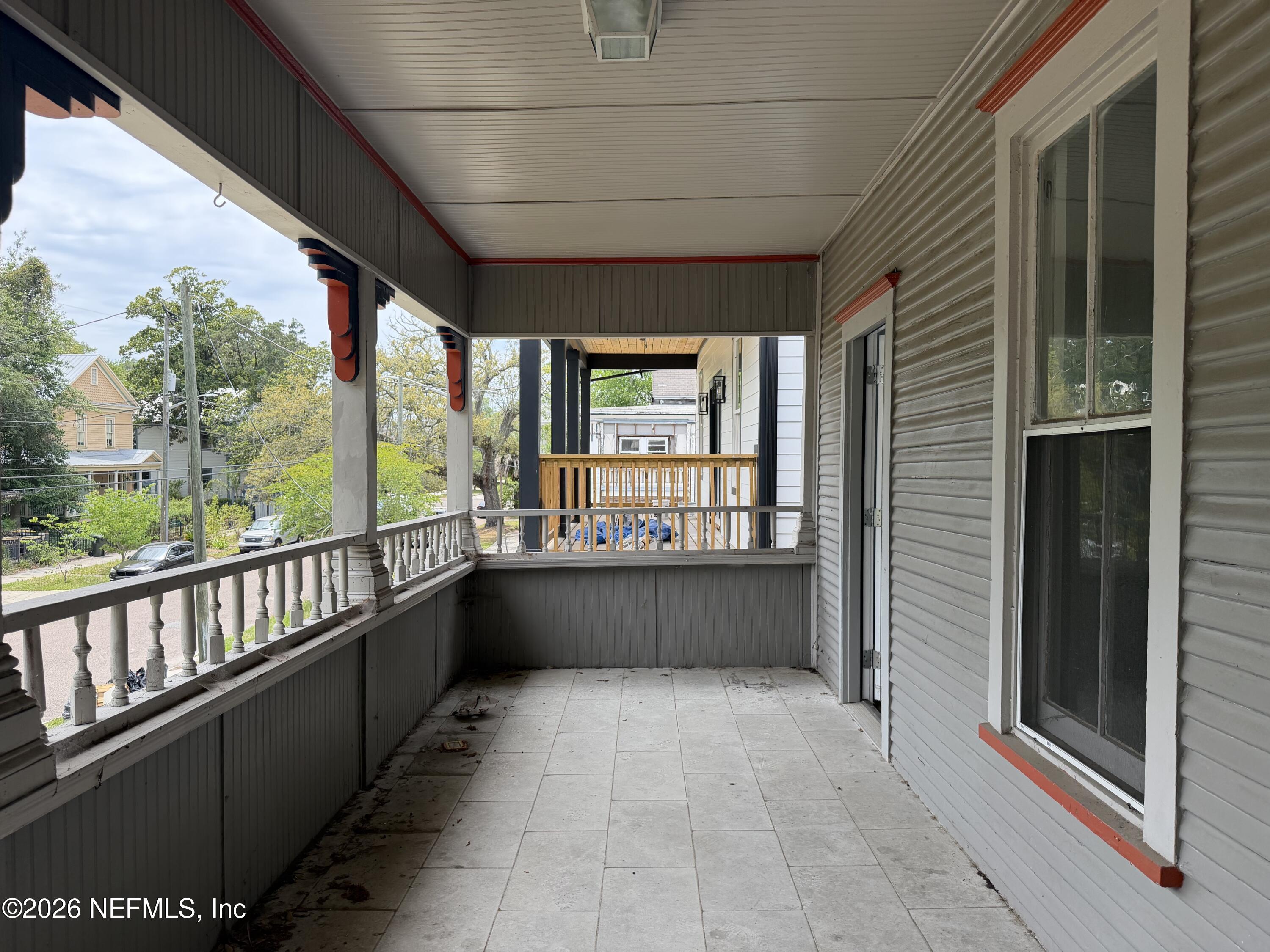 129 E 5TH Street