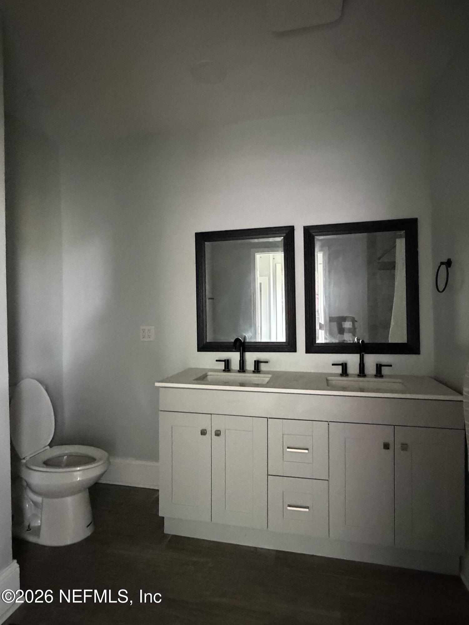 129 E 5TH Street