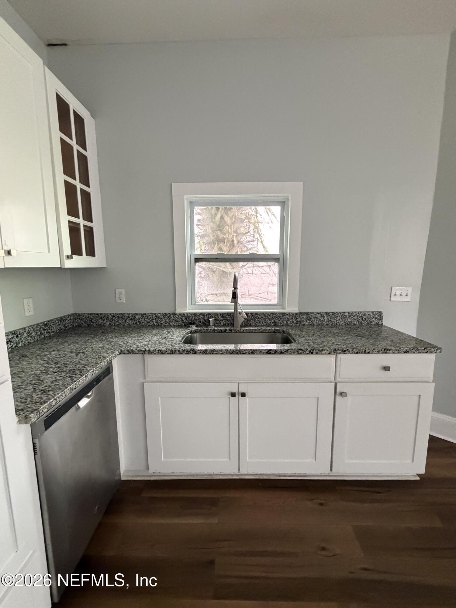 129 E 5TH Street