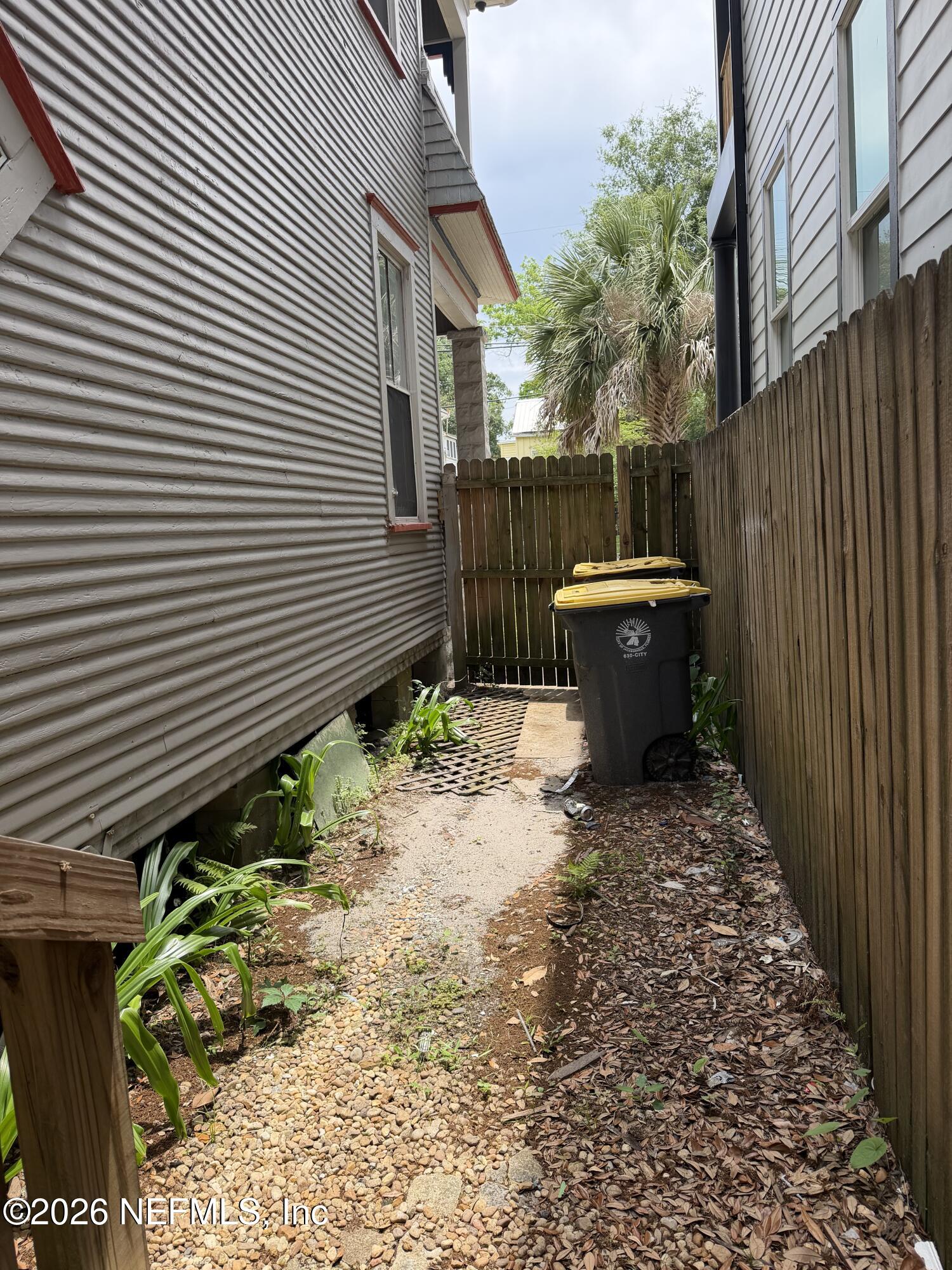129 E 5TH Street