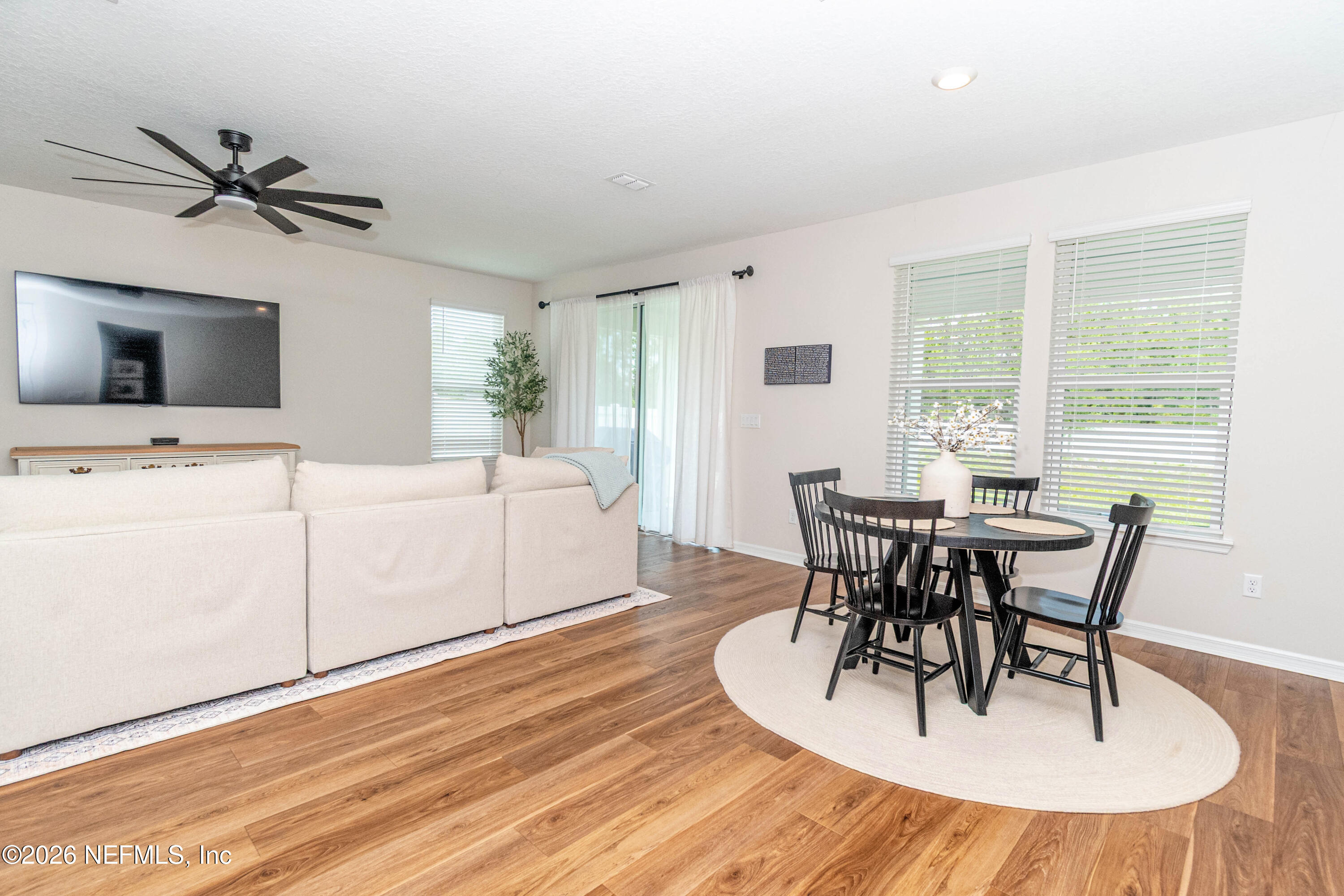 2329 GLADE Lane