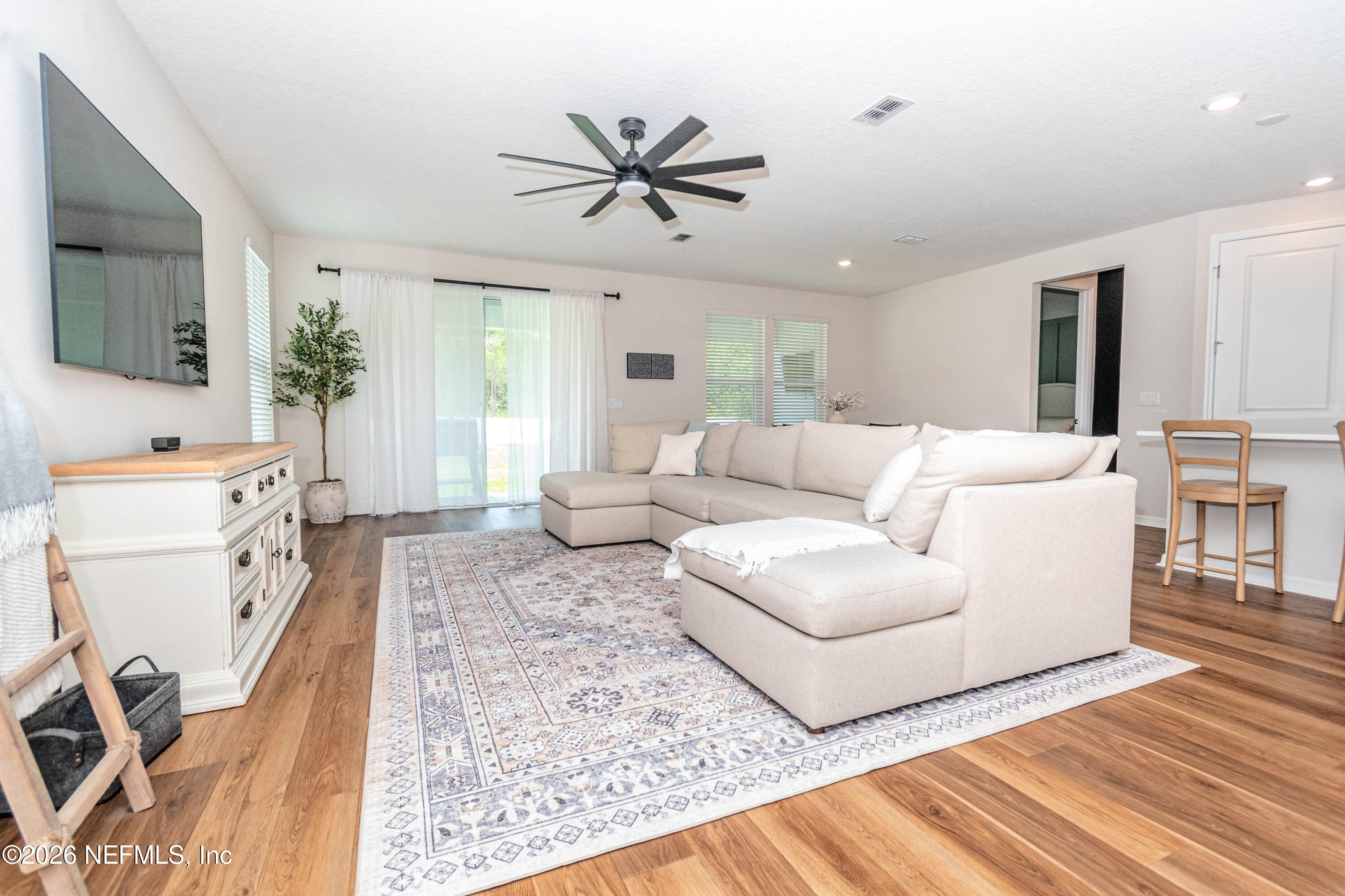 2329 GLADE Lane