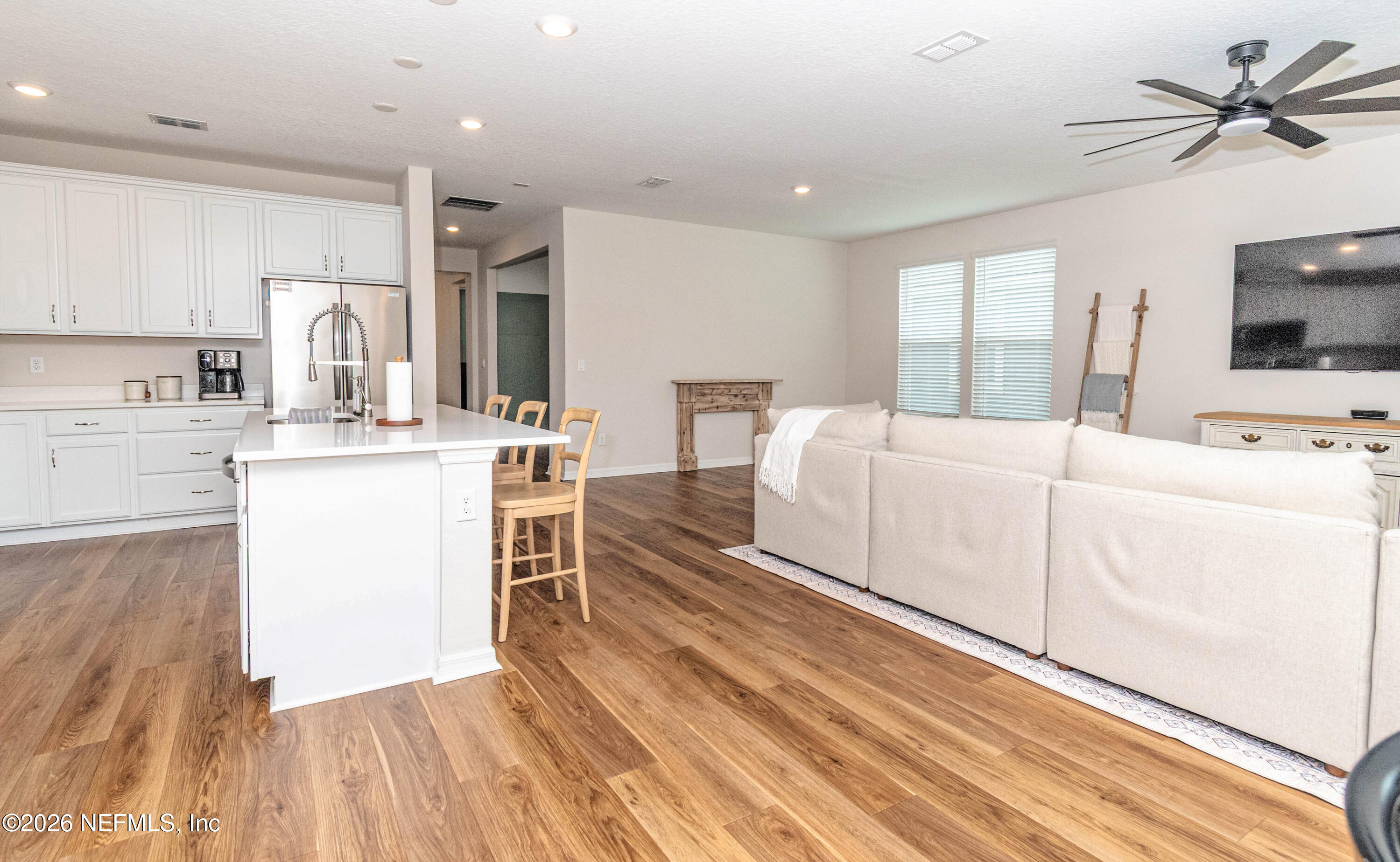 2329 GLADE Lane