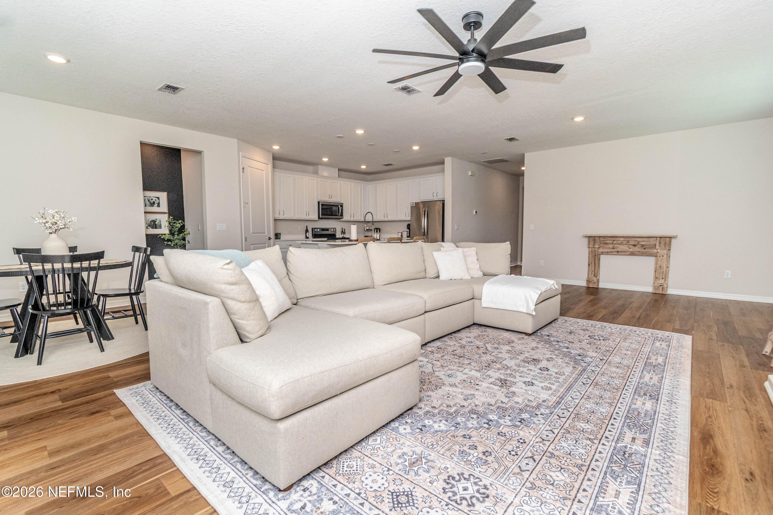 2329 GLADE Lane
