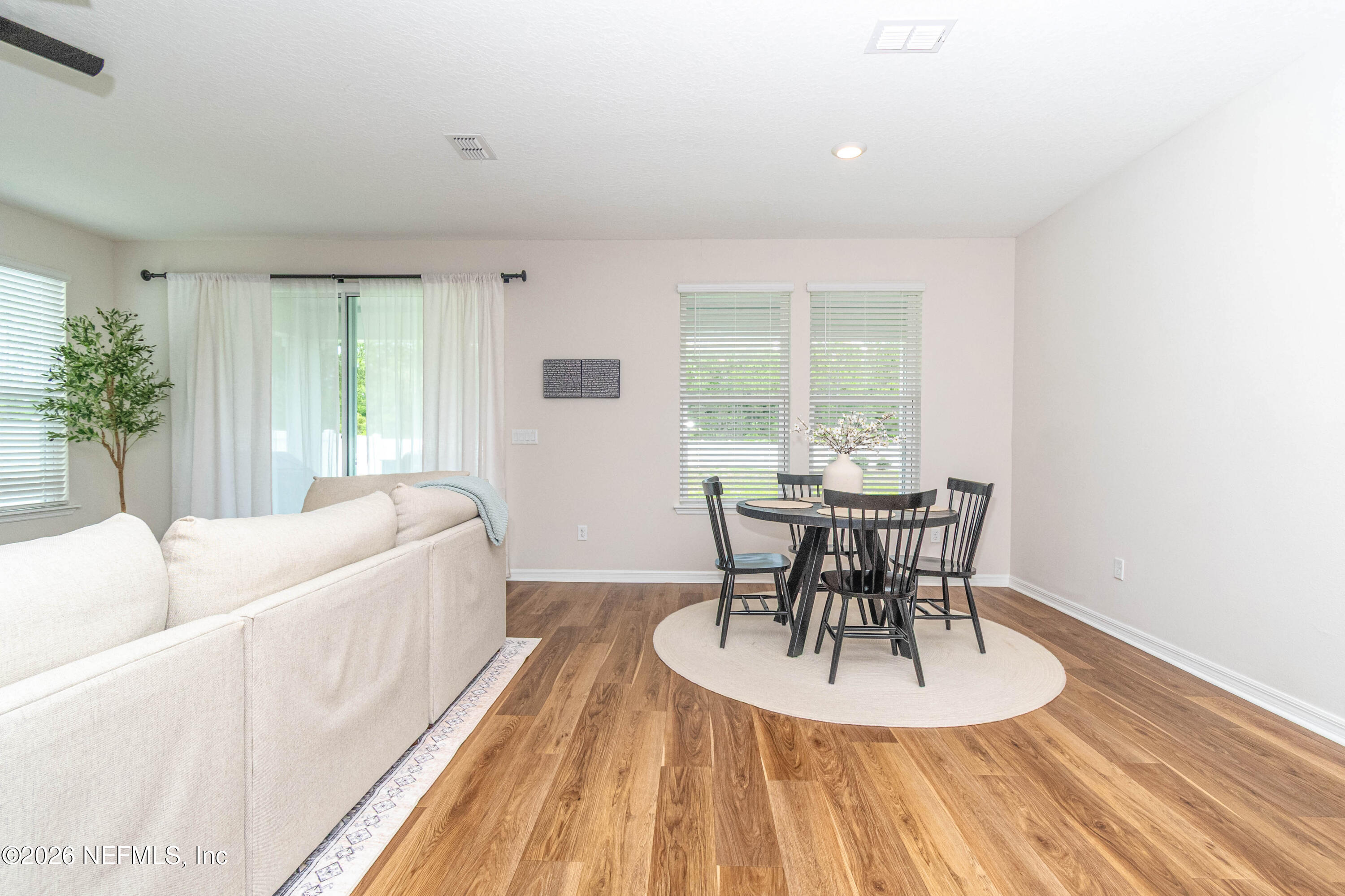 2329 GLADE Lane
