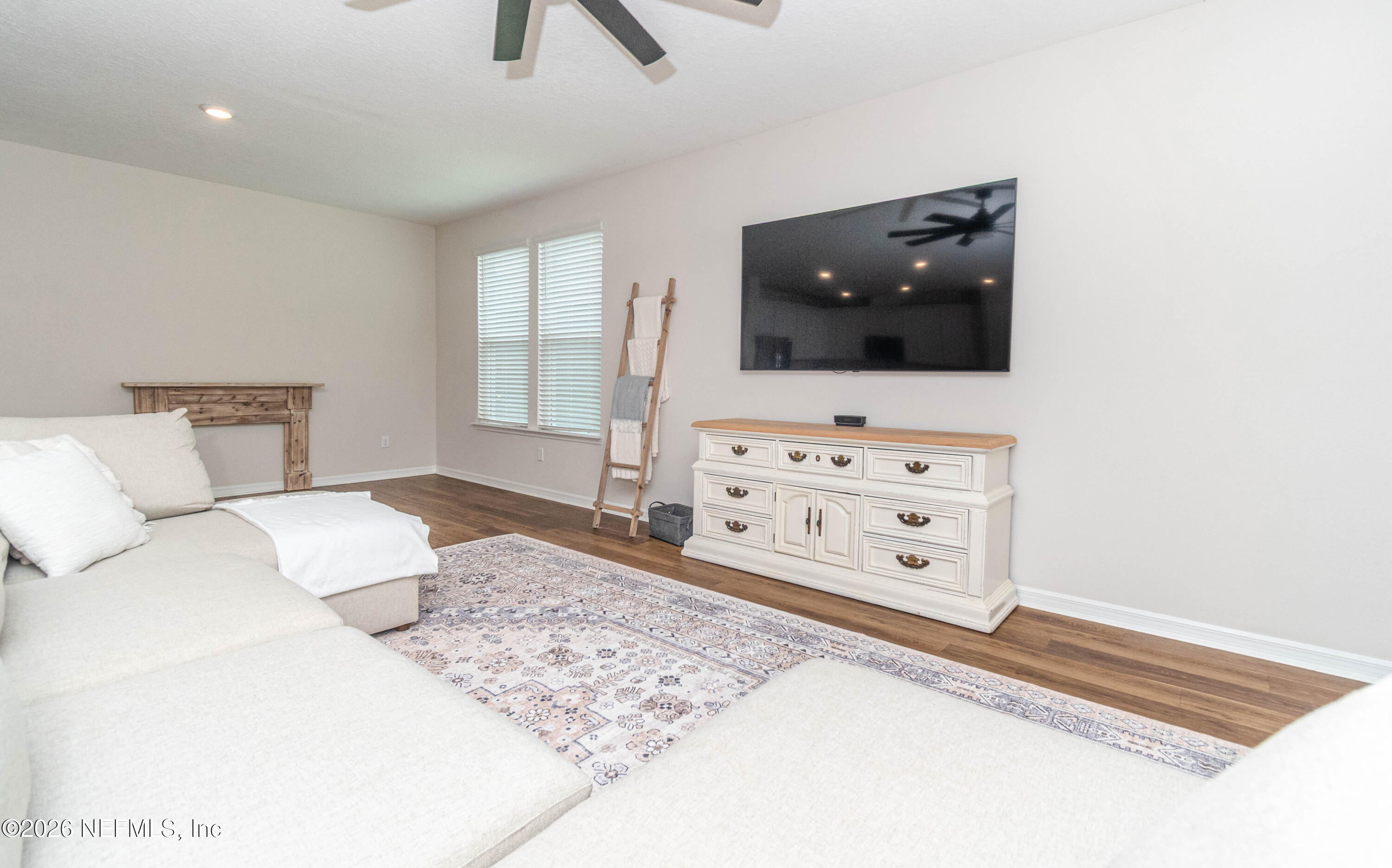 2329 GLADE Lane