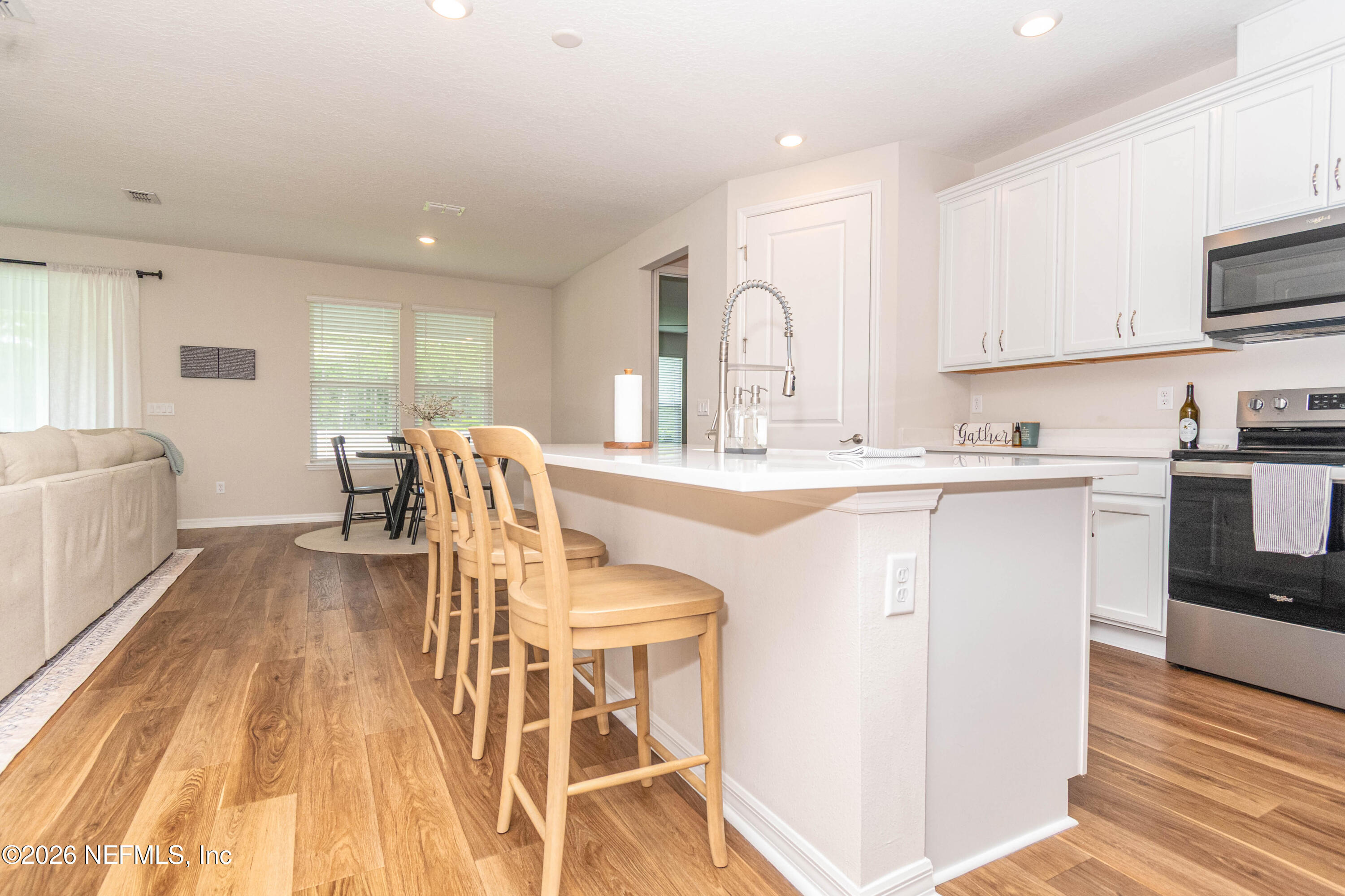 2329 GLADE Lane