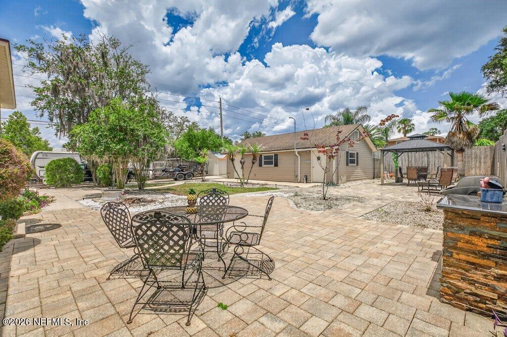 2705 HOLLY RIDGE Drive