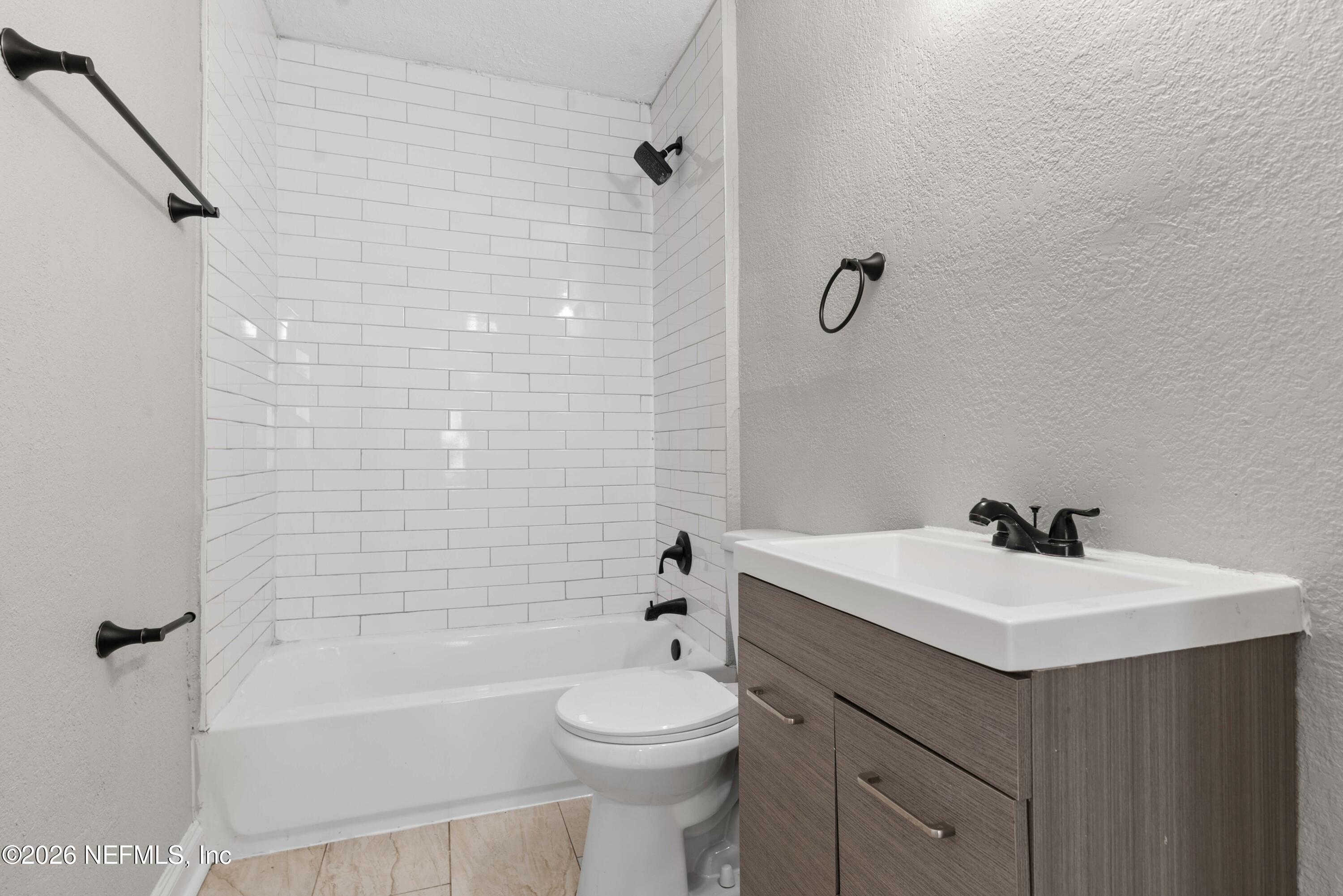 1645 W 12TH Street