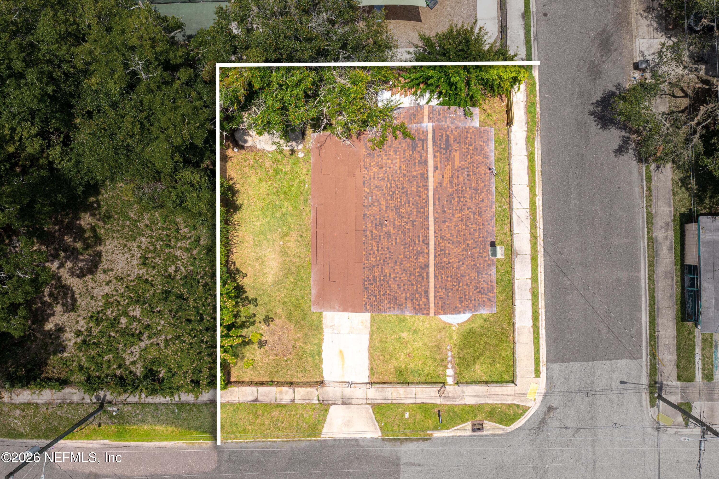 1645 W 12TH Street