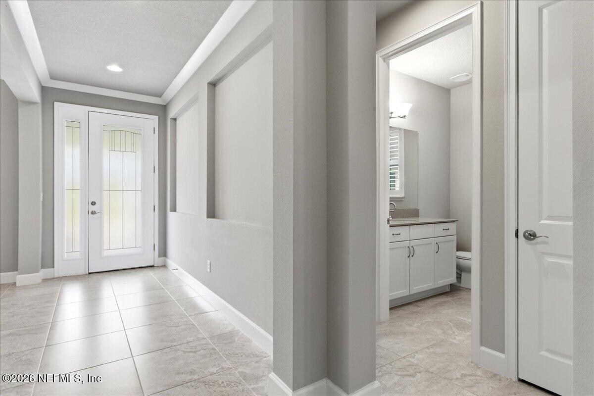 205 HEATHERWOOD Court