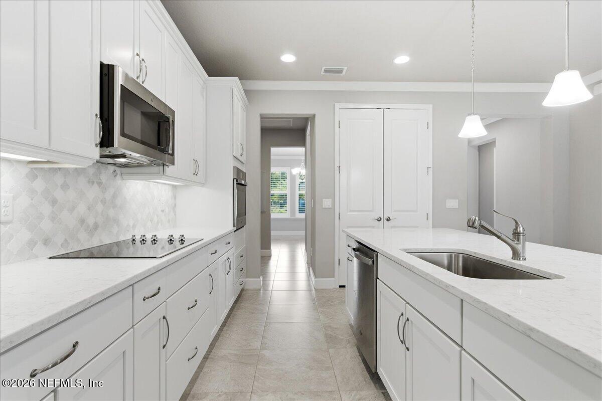 205 HEATHERWOOD Court