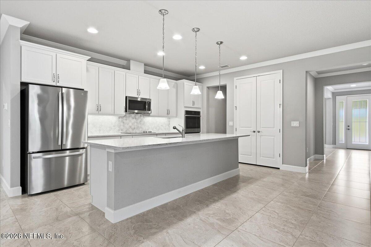 205 HEATHERWOOD Court