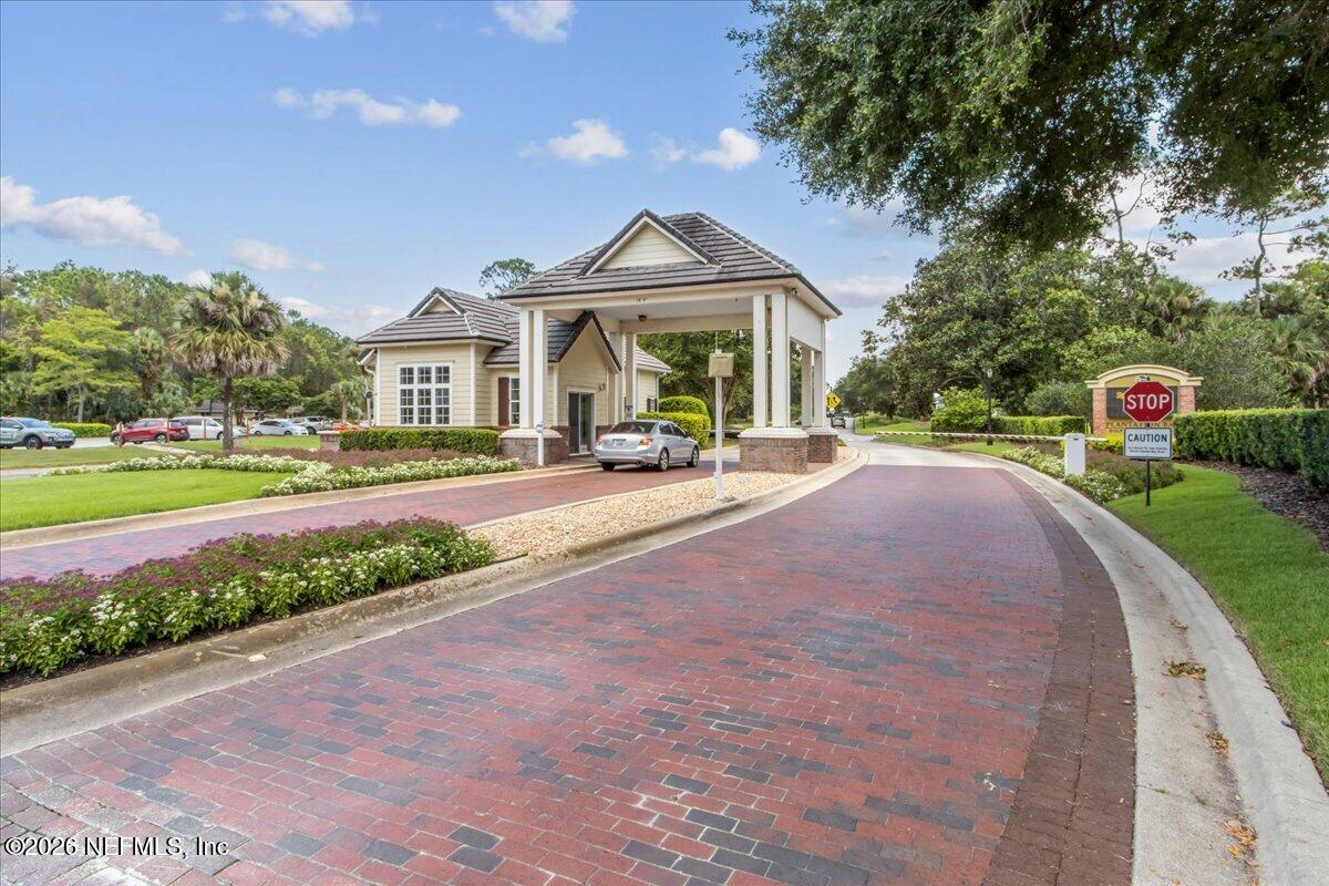 205 HEATHERWOOD Court