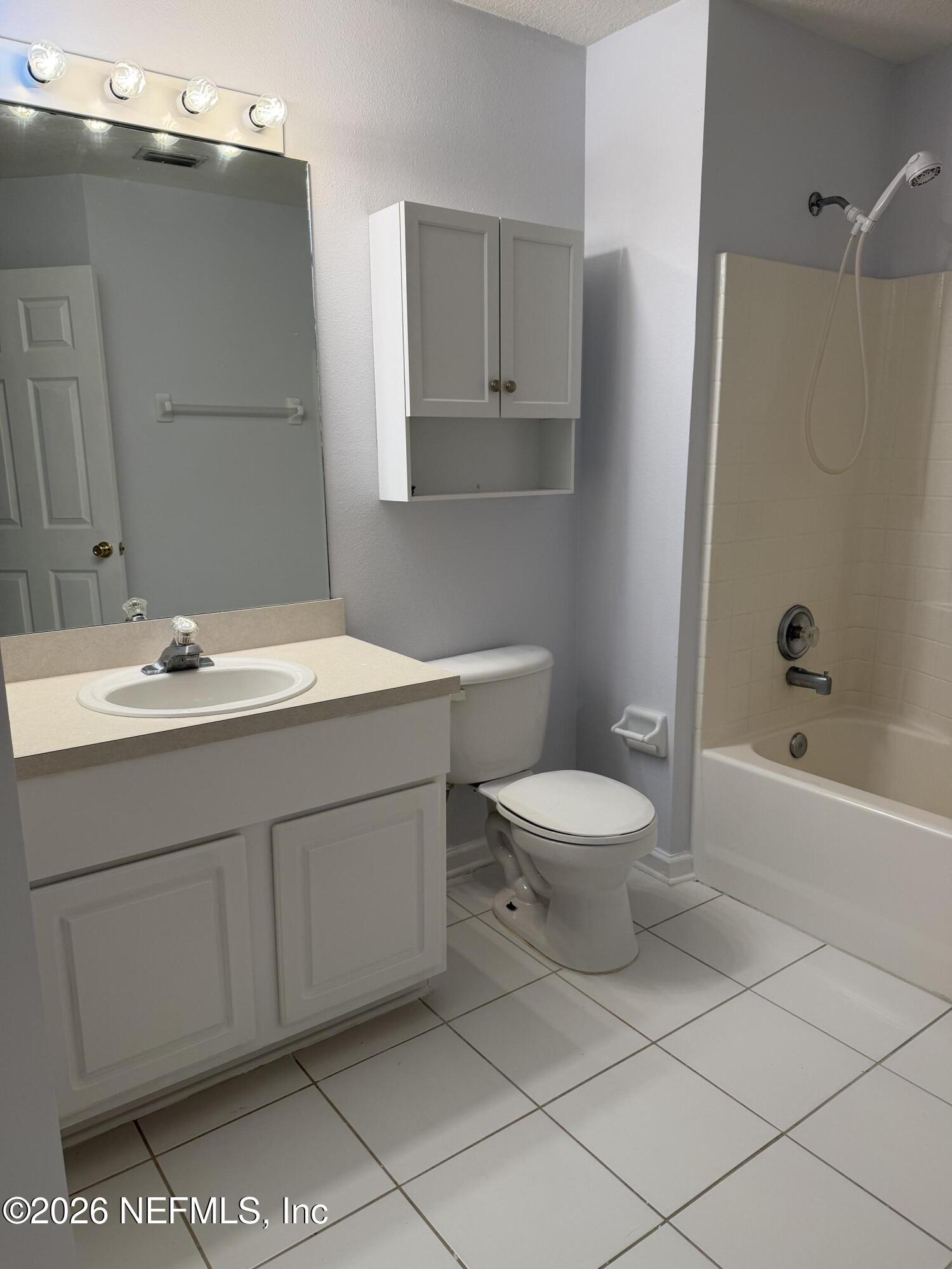 7584 RED CRANE Lane