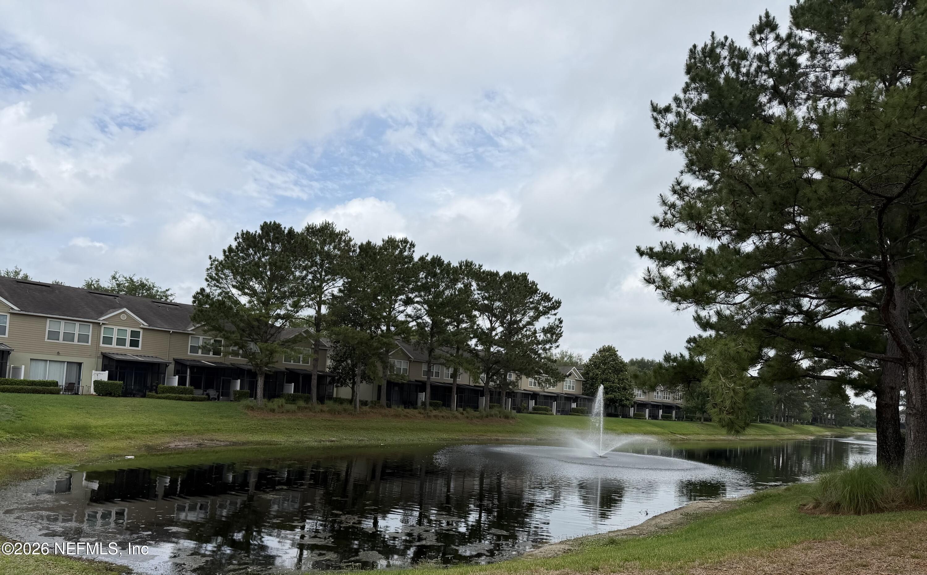 7584 RED CRANE Lane