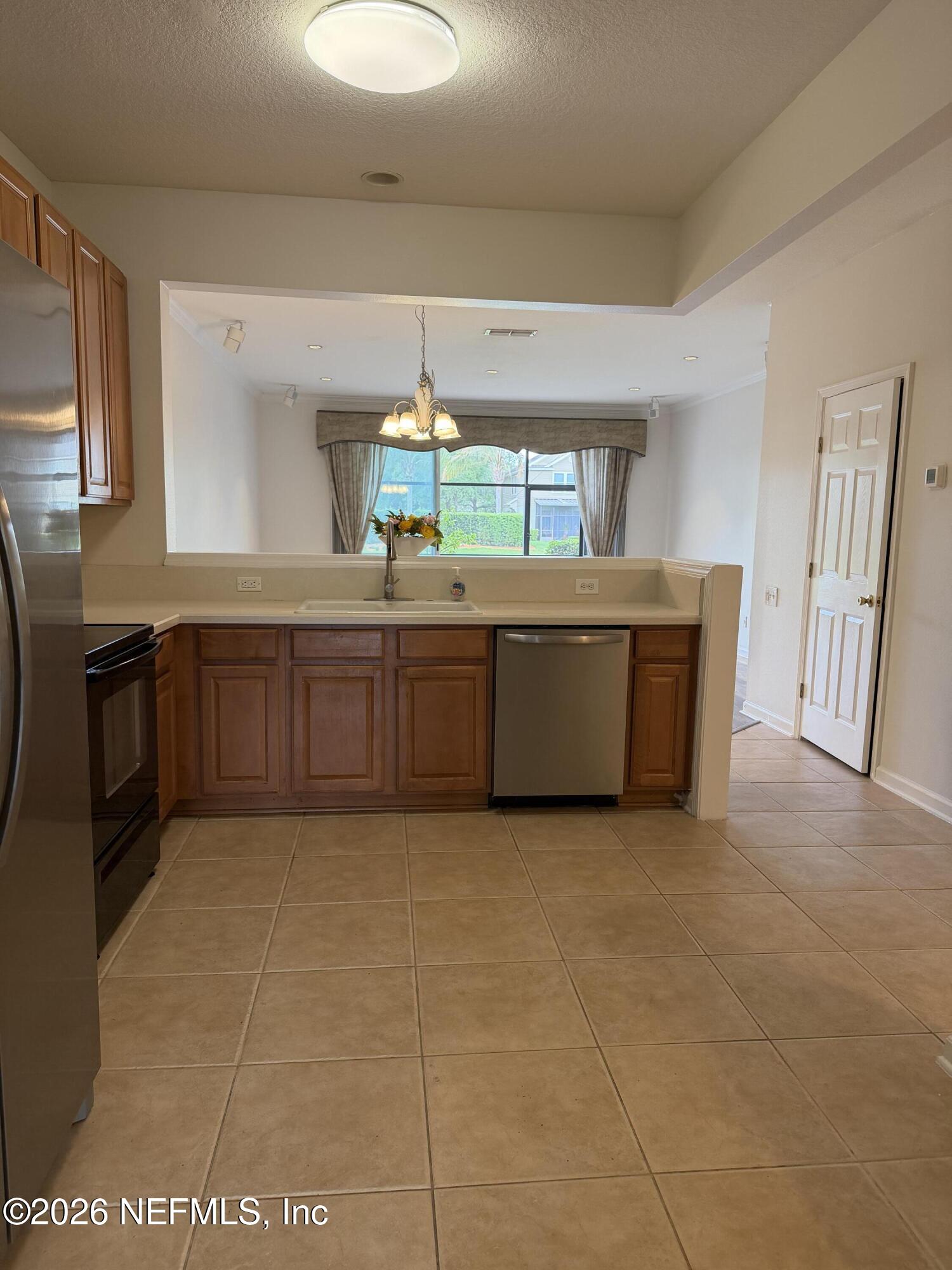 7584 RED CRANE Lane