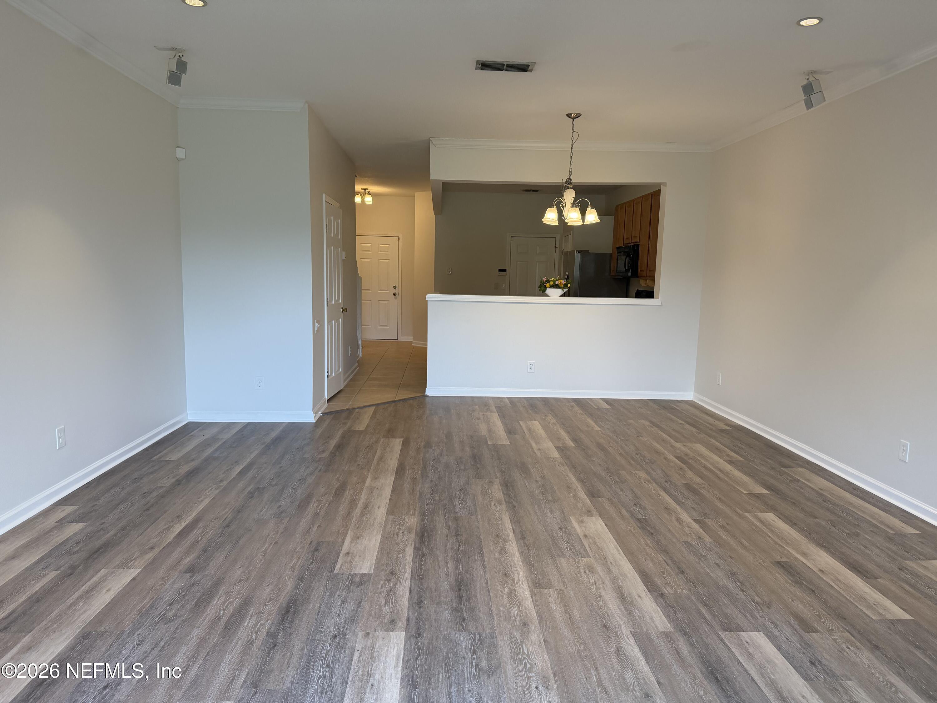7584 RED CRANE Lane