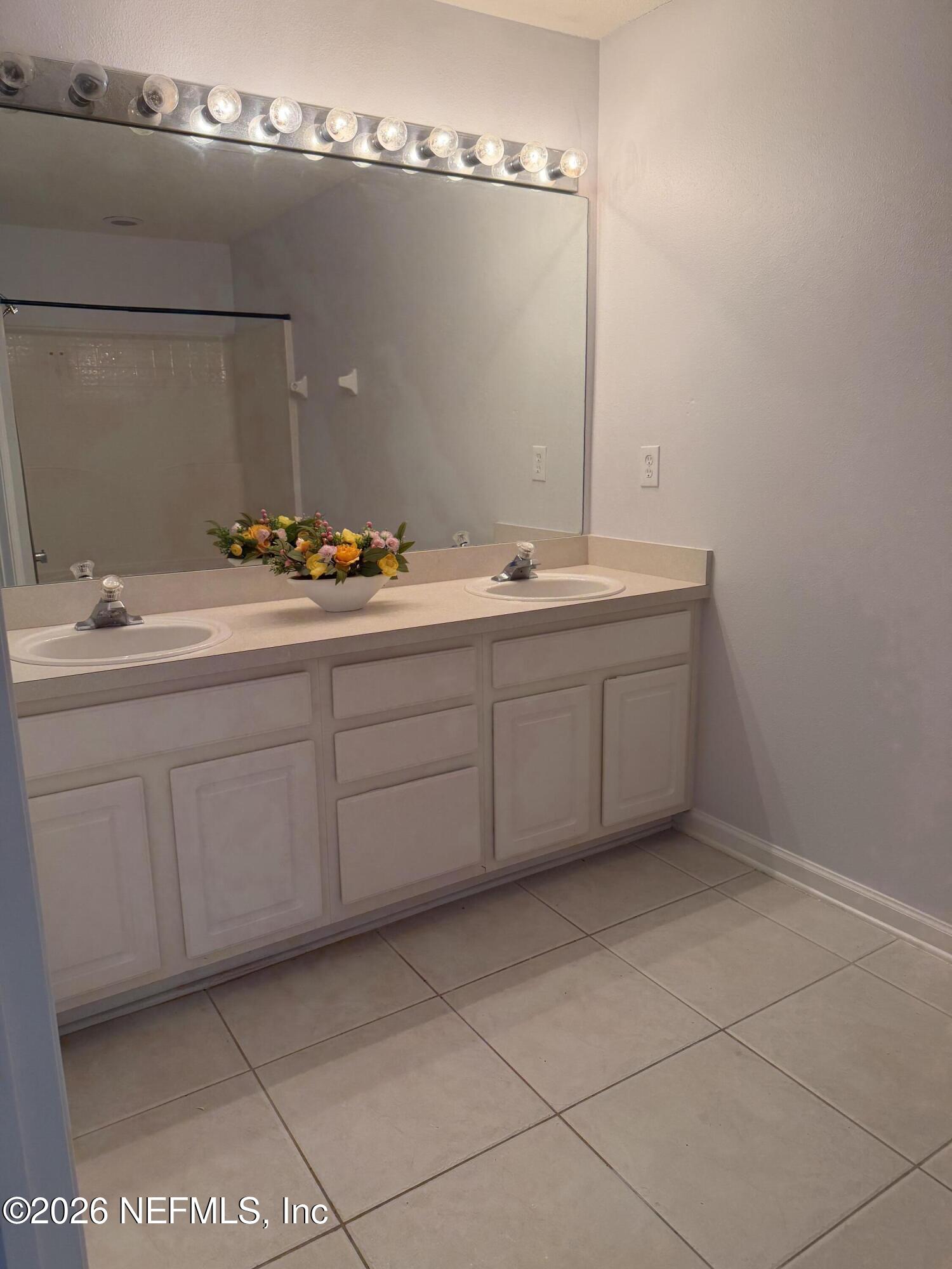 7584 RED CRANE Lane