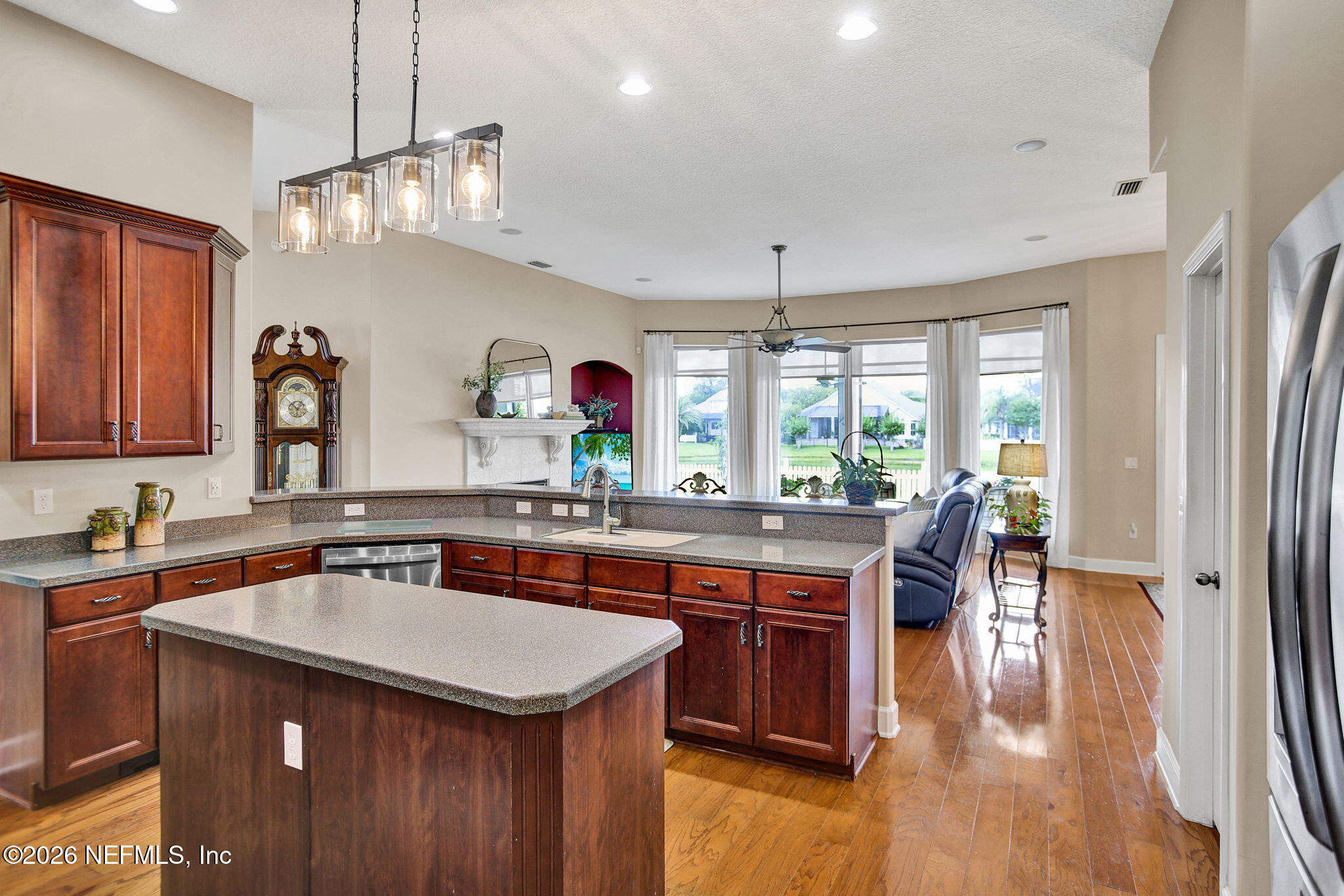 1928 MOORINGS Circle