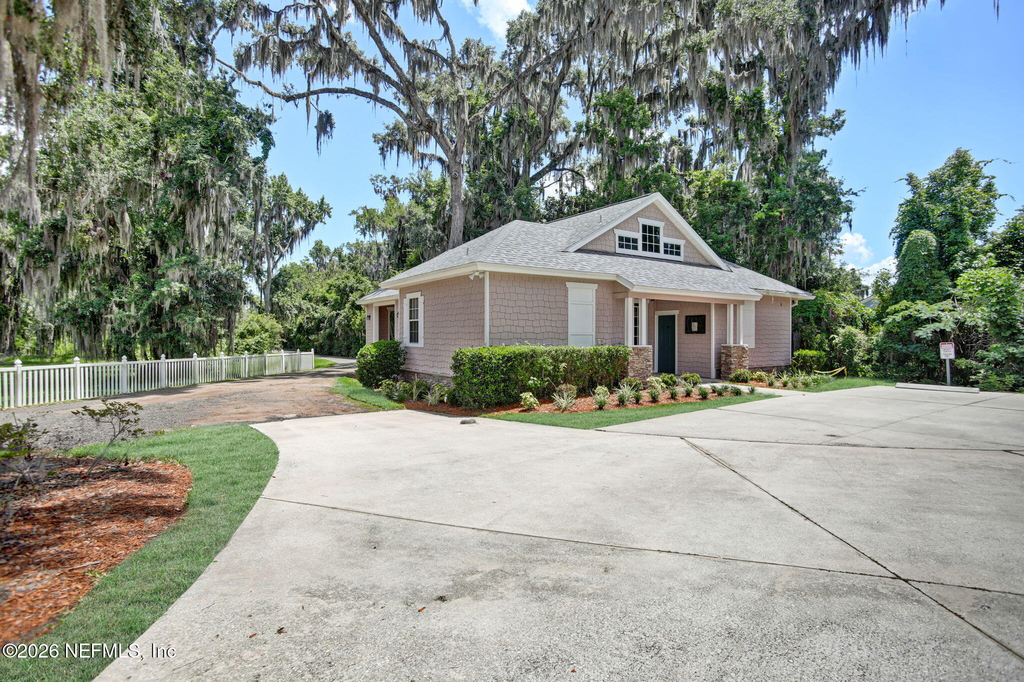 1928 MOORINGS Circle